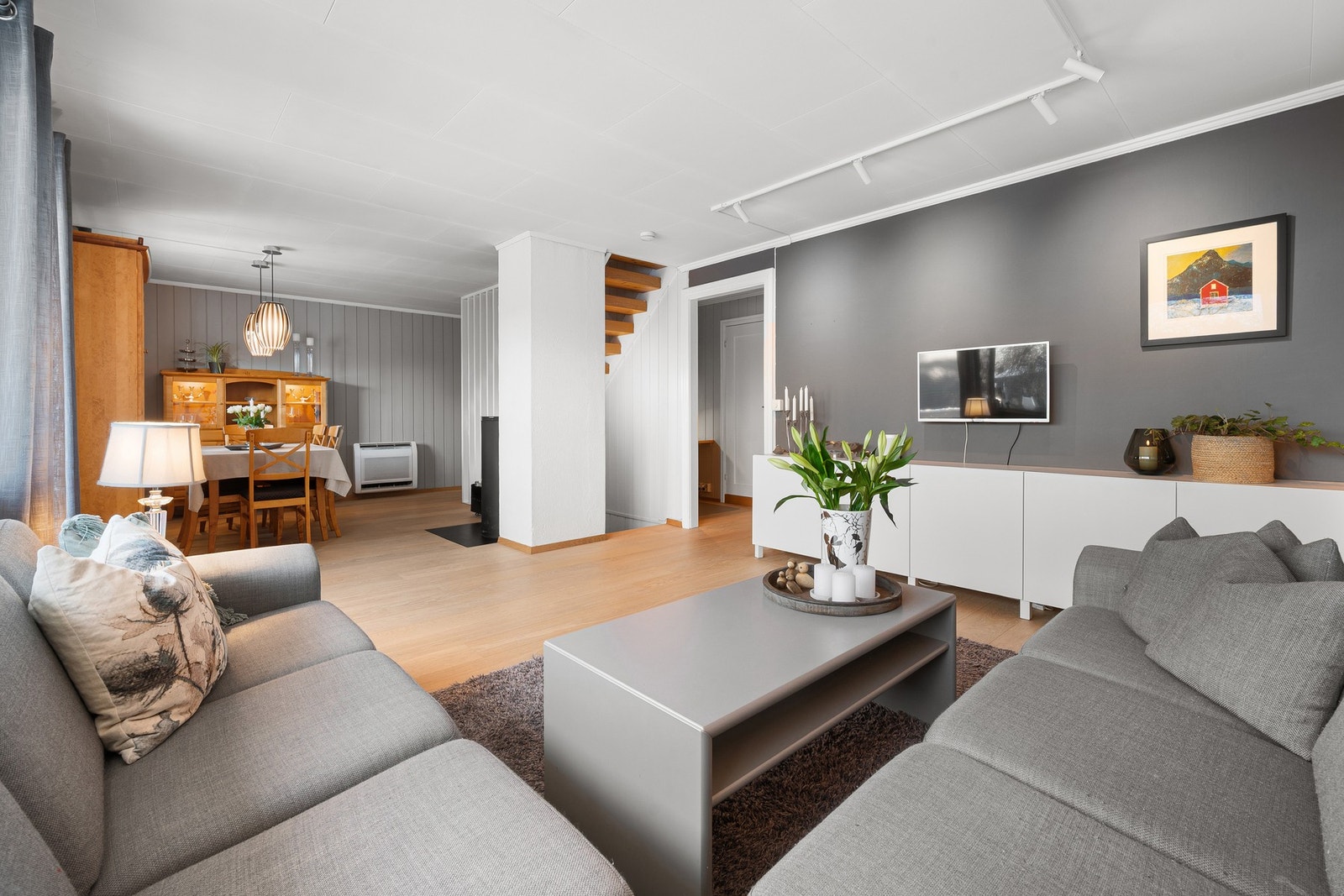 Varmepumpe og ildsted gir god varme og atmosfære. Galleribilde