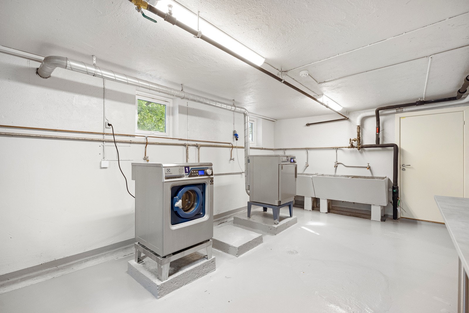 Fellesvaskeri i kjelleren. Galleribilde