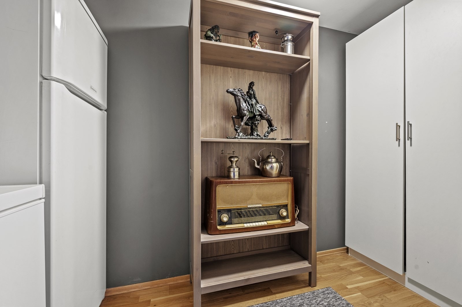 Bod på 4m² med god plass til oppbevaring av diverse. Galleribilde