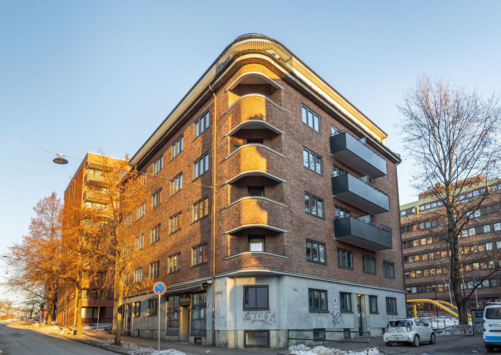 Aksjelaget har 6 parkeringsplasser som leies ut etter venteliste Galleribilde