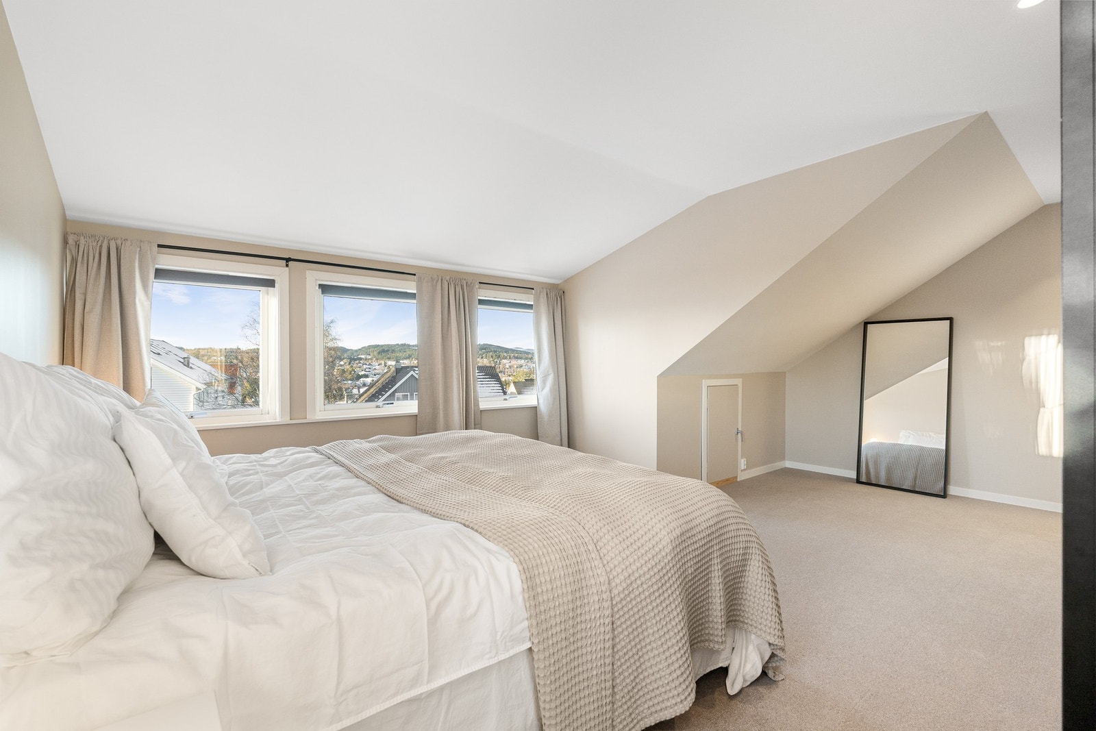 Soverommet har utgang til en privat balkong på 7 m². Galleribilde