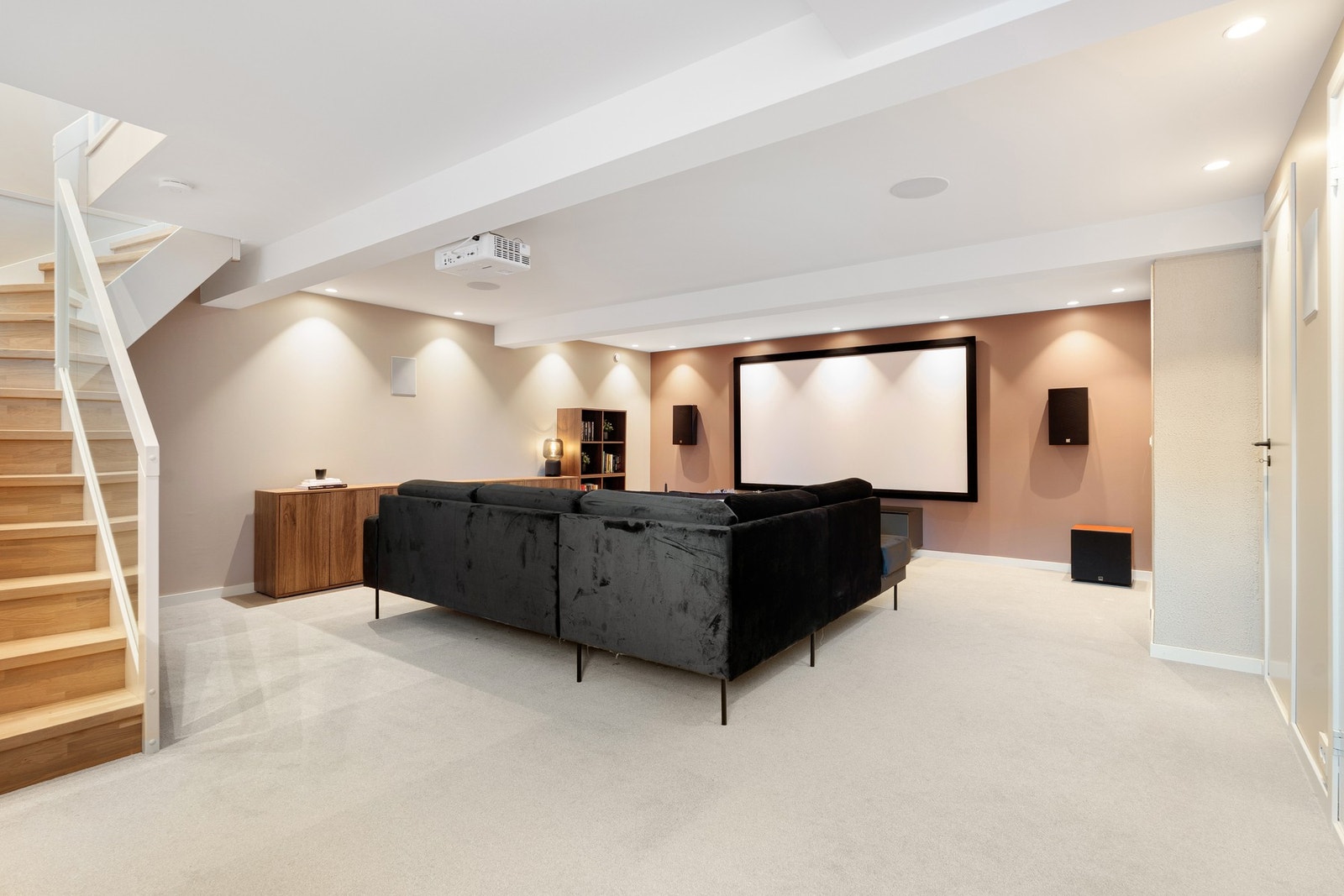 Romslig kjellerrom på 35 m². Galleribilde