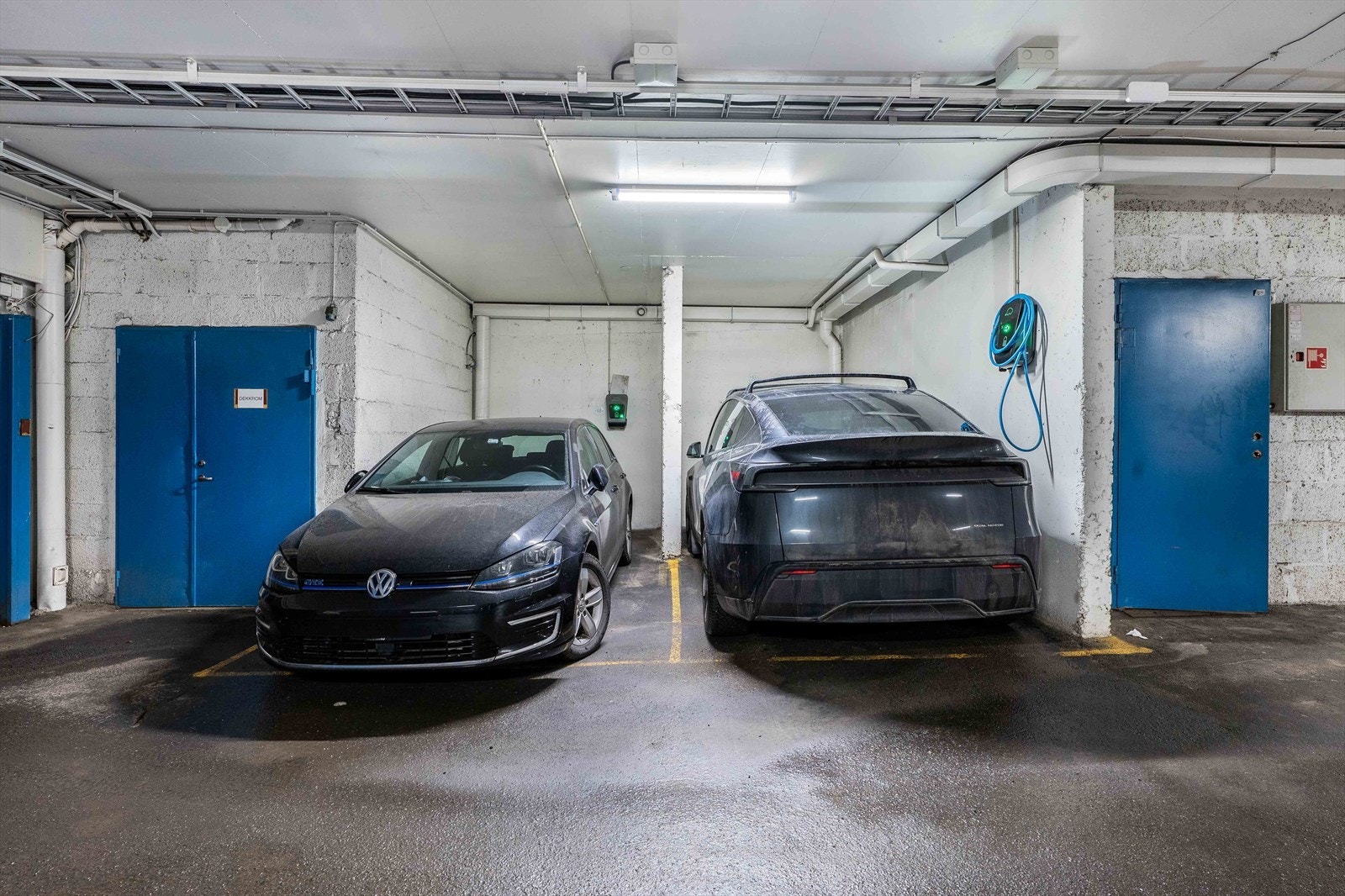 Leiligheten disponerer en garasjeplass m/elbil-lader. Galleribilde