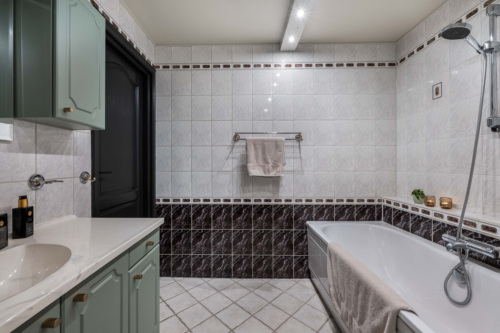 Badekar m/dusj. Galleribilde