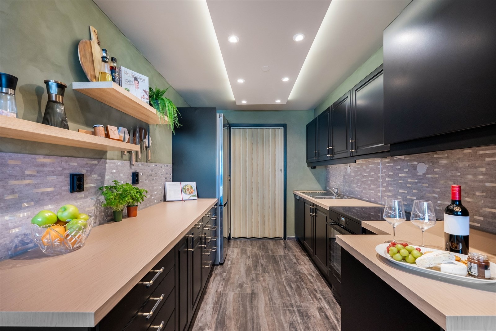 Gode arbeidsflater til hobbykokken. Galleribilde