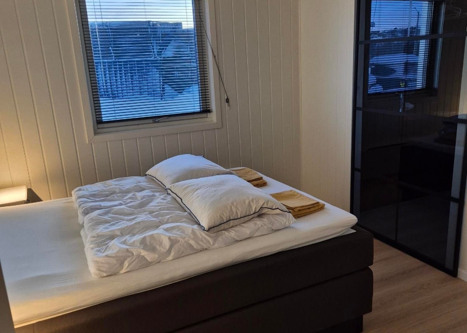 Soverom 1 med garderoberom. Galleribilde