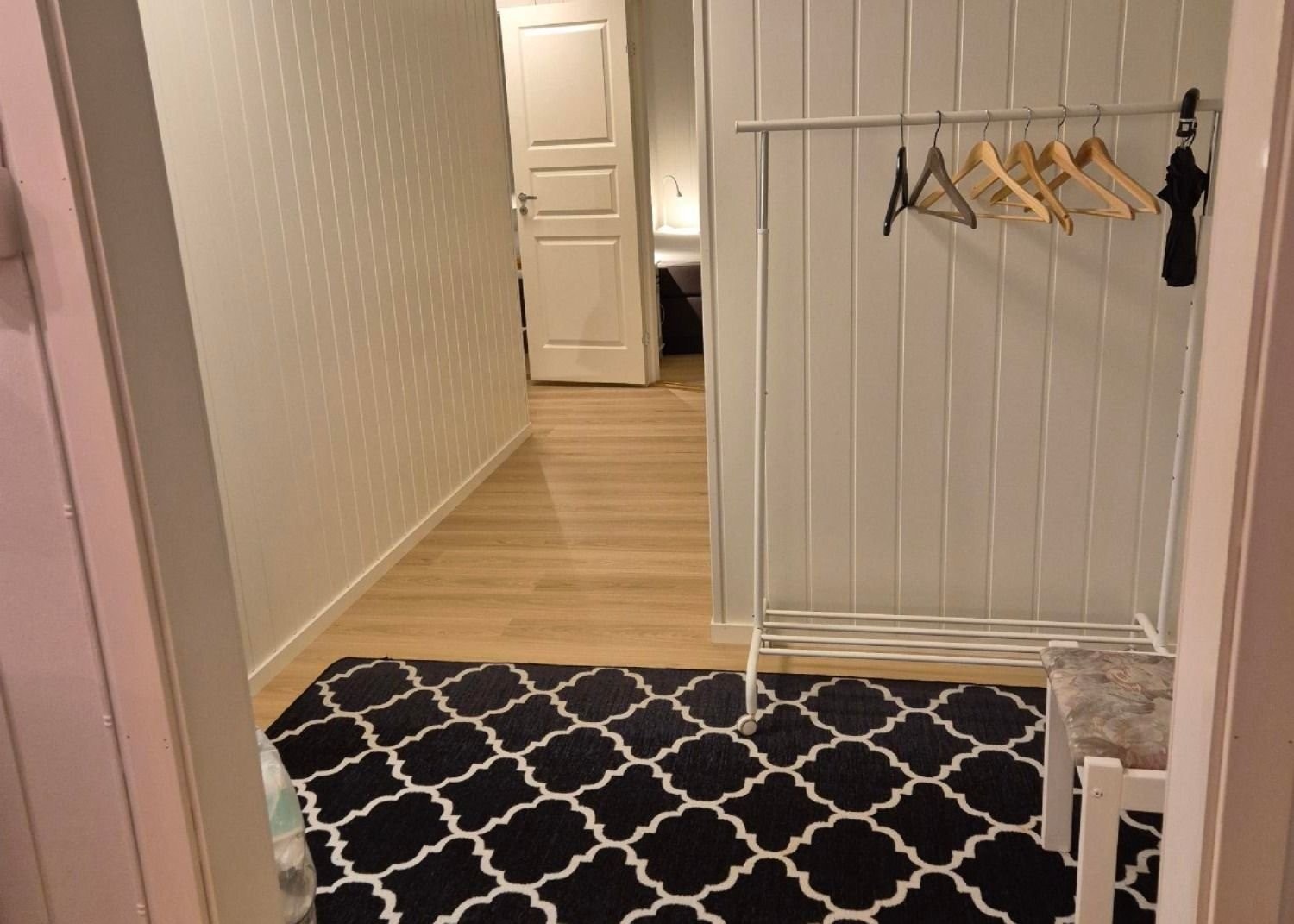 Gang med plass til skap etc. Galleribilde