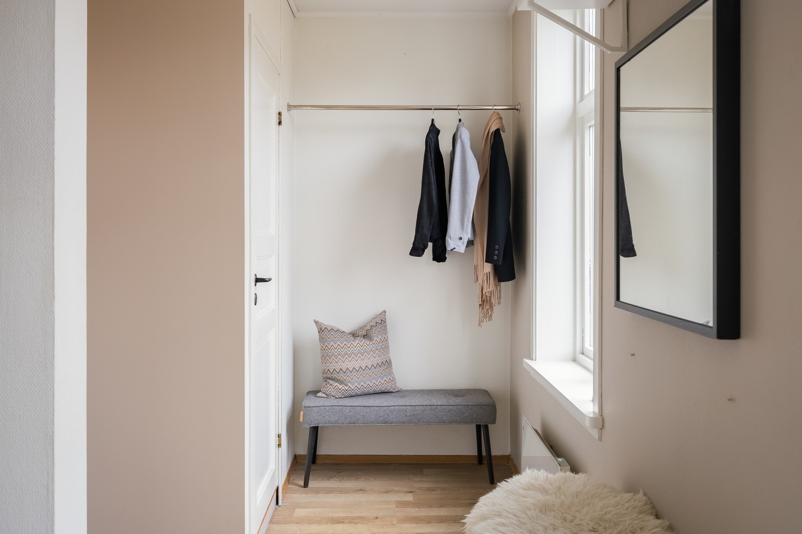 Entreen er romslig og er på ca 10 kvm. Galleribilde