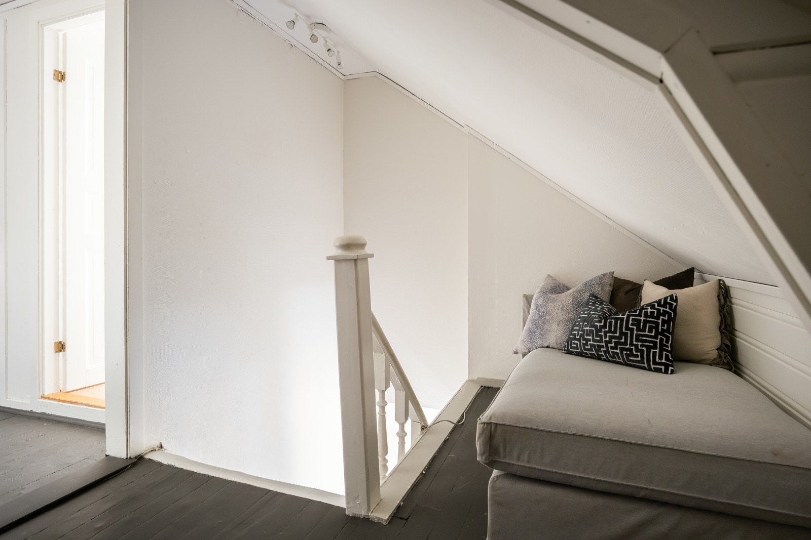 I loftetasjen er det et gangareal på ca 6 kvm. Galleribilde