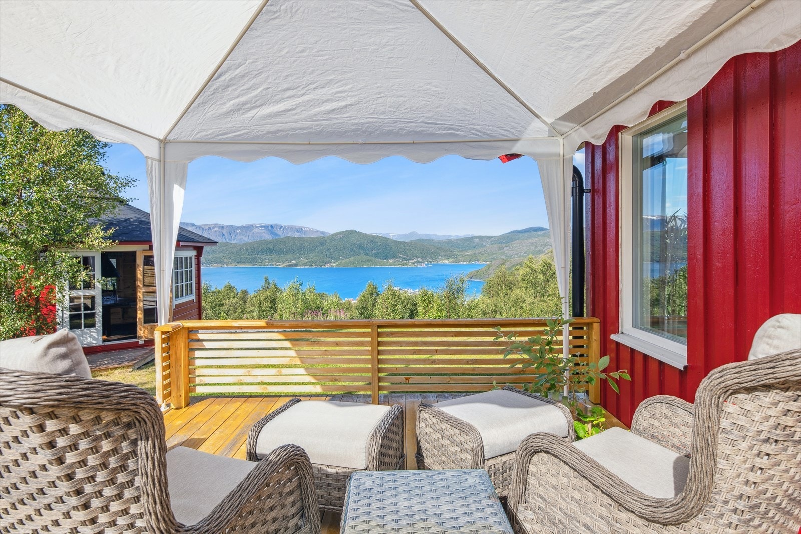 Her kan du nyte utsikten langt utover kvelden. Galleribilde