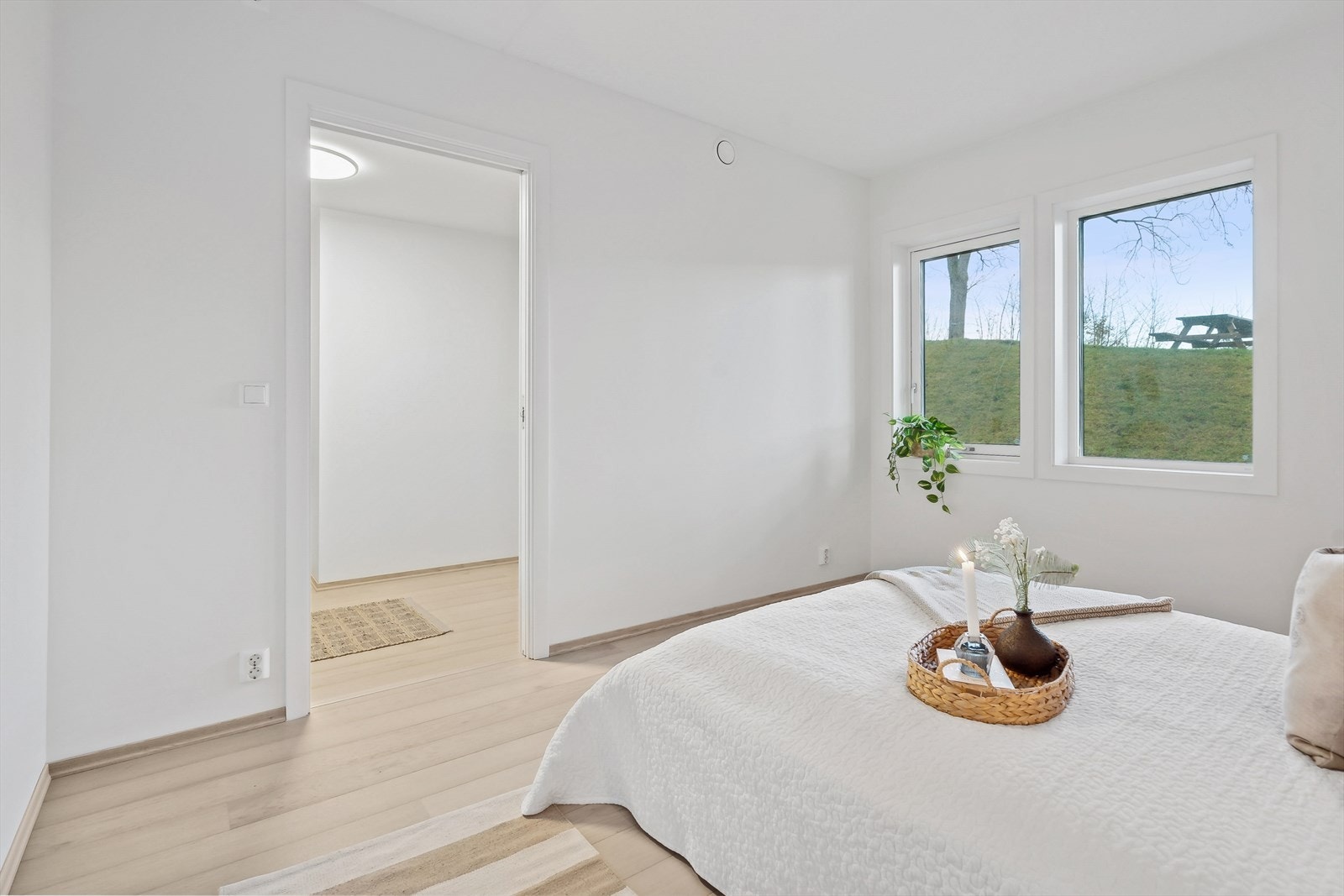 Borettslaget har IN-ordning, med mulighet for å delvis eller helt innfri fellesgjeld. I felleskostnader ligger også "alt", herunder varmvann/varme, kommunale avgifter, TV/internett, snåmåking og strøing mm. Galleribilde