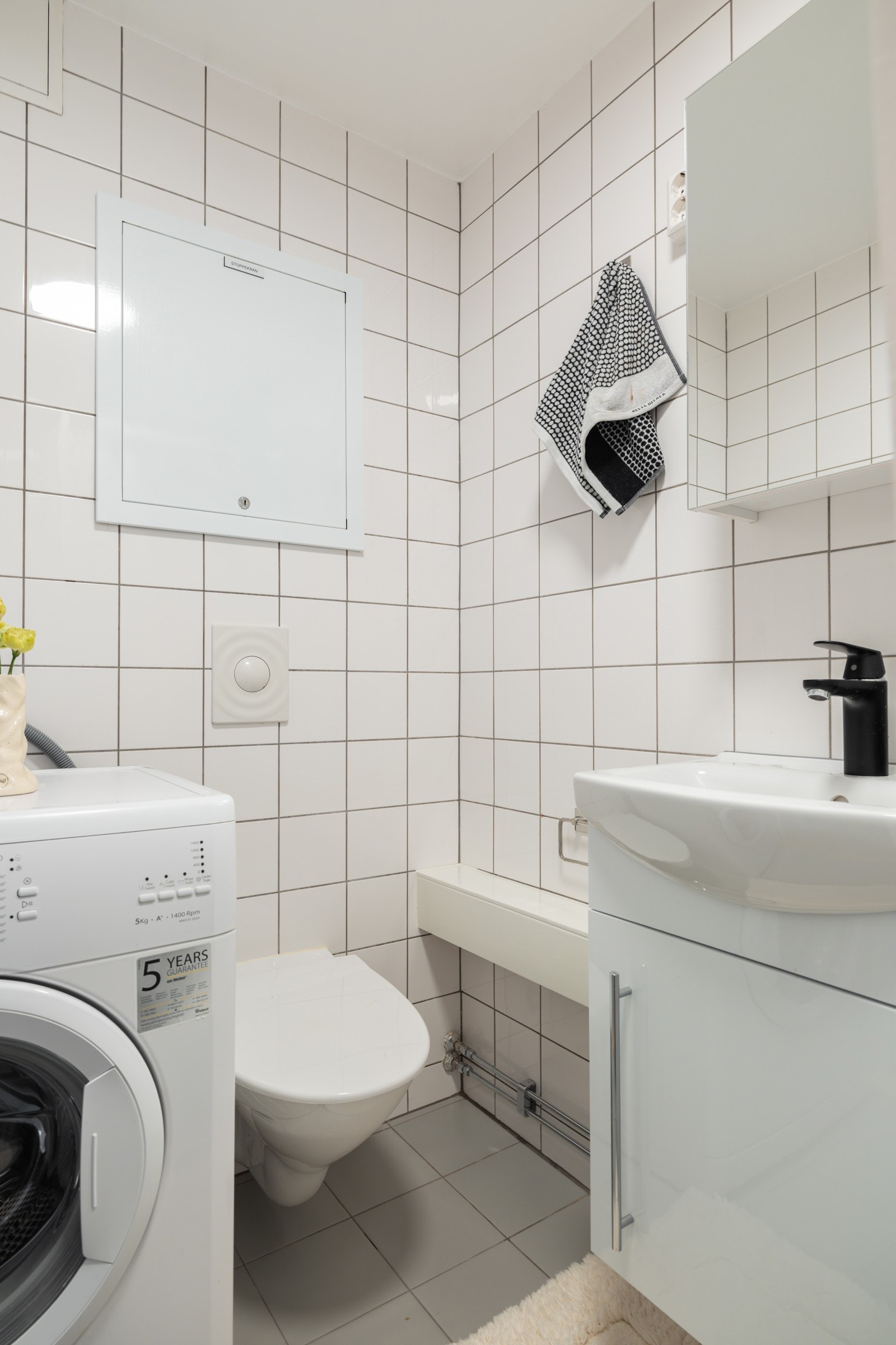 I hjørnet er det plass og opplegg for vaskemaskin. Borettslaget har også fellesvaskeri som kan benyttes av andelseierne. Galleribilde