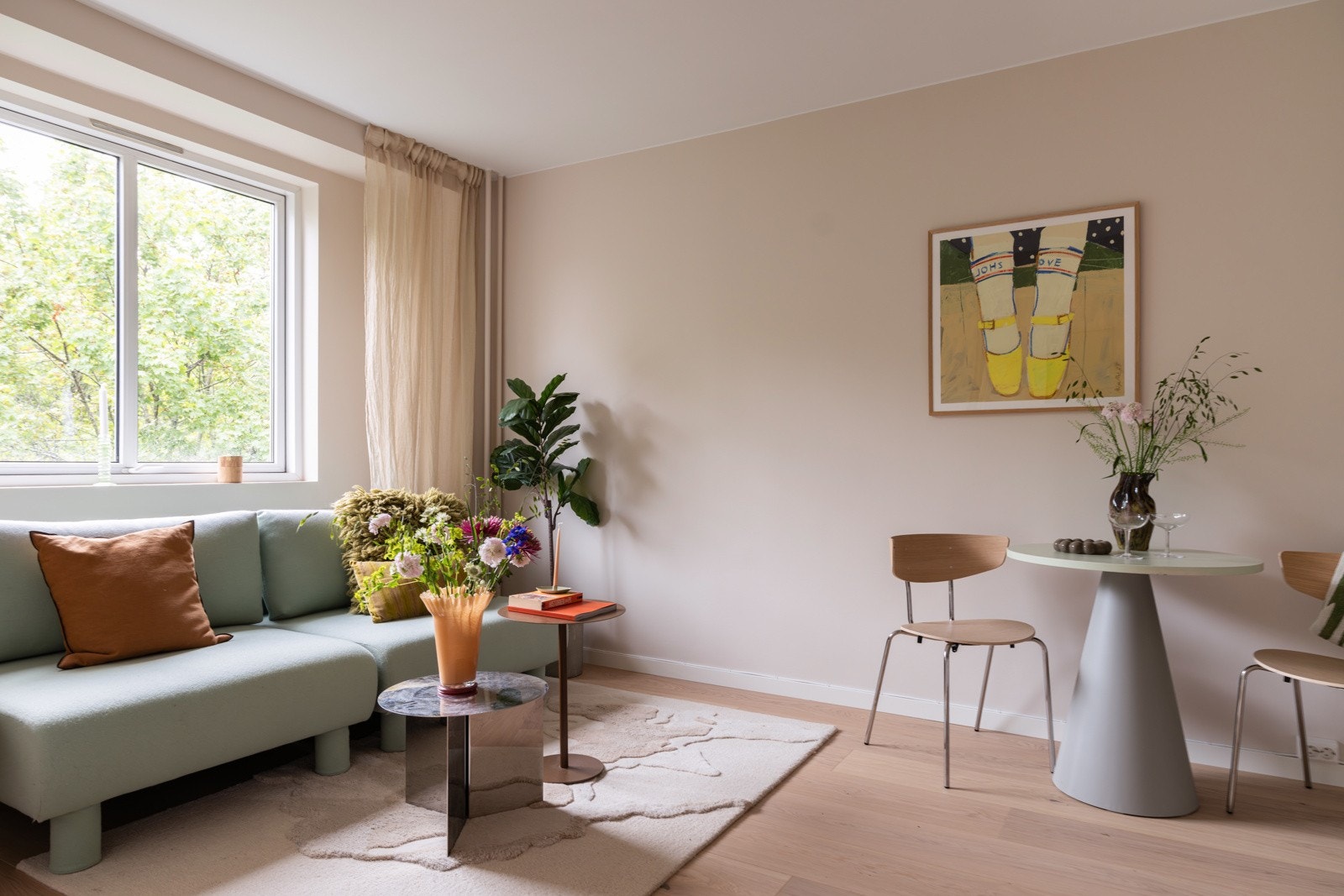 Beliggenheten i byggets 7. etasje med store vindusflater sørger for rikelig med naturlig lys, samtidig som det ikke er noe innsyn. Galleribilde