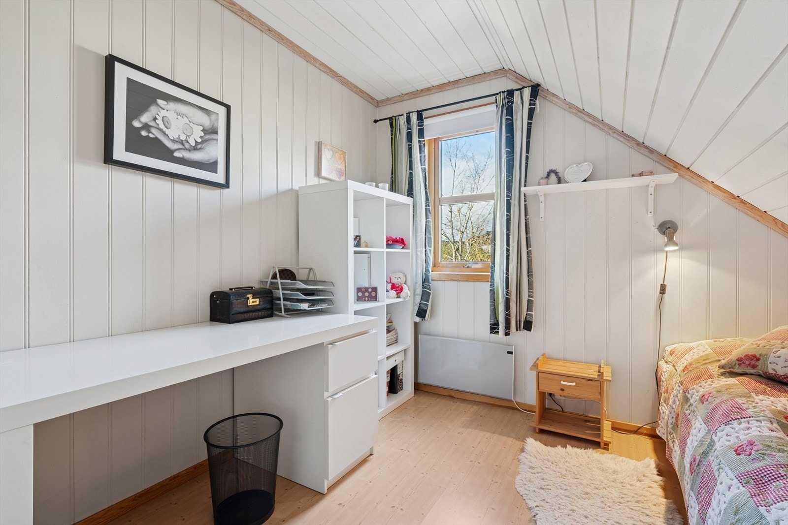 Soverom 2 er noe mindre, men passer ypperlig som barnerom, gjesterom, kontor eller lignende. Galleribilde