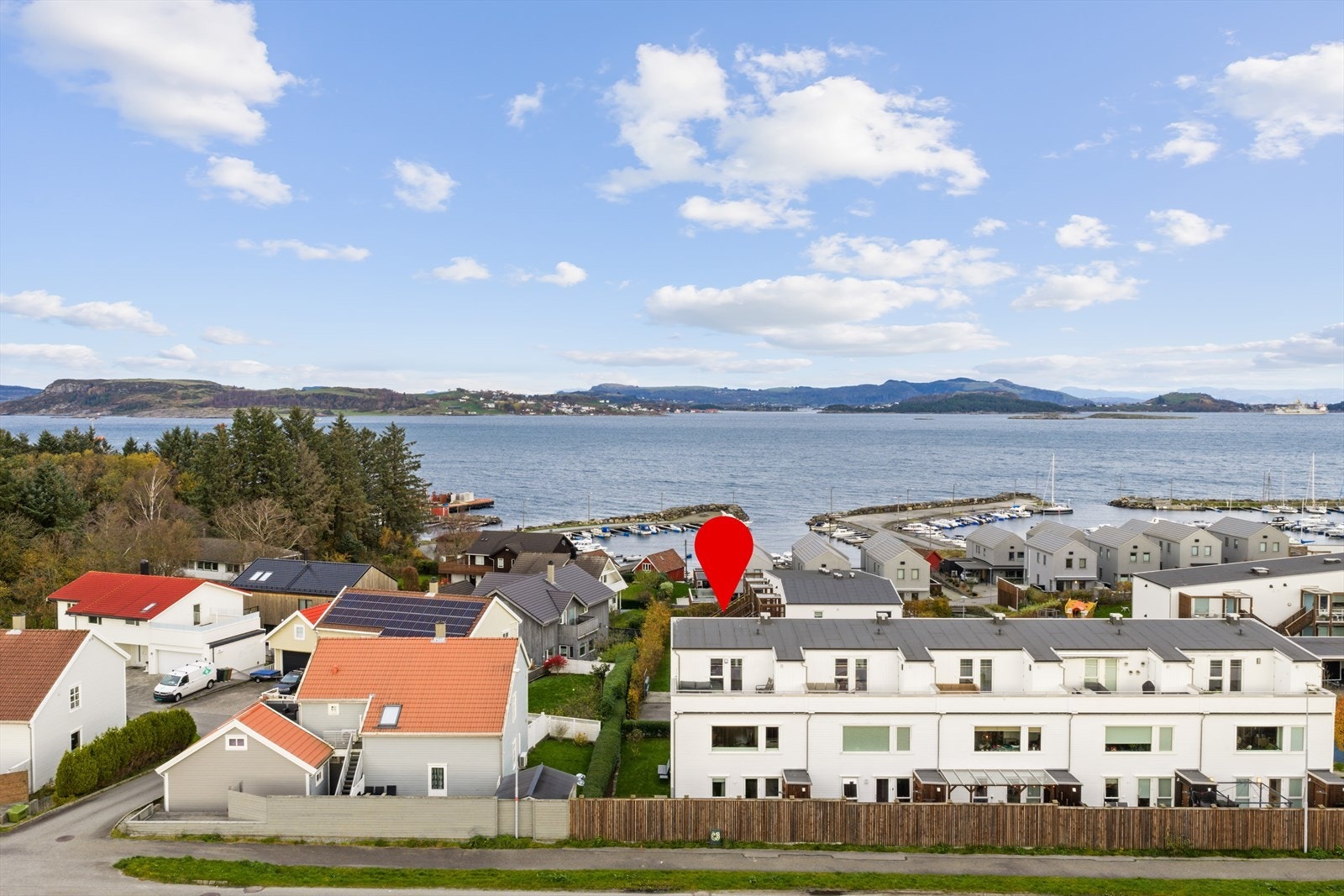 EiendomsMegler 1 v/Jorunn Riise presenterer Skiftesvikveien 21 - Flott og moderne enderekkehus over 3 plan med attraktiv beliggenhet Galleribilde