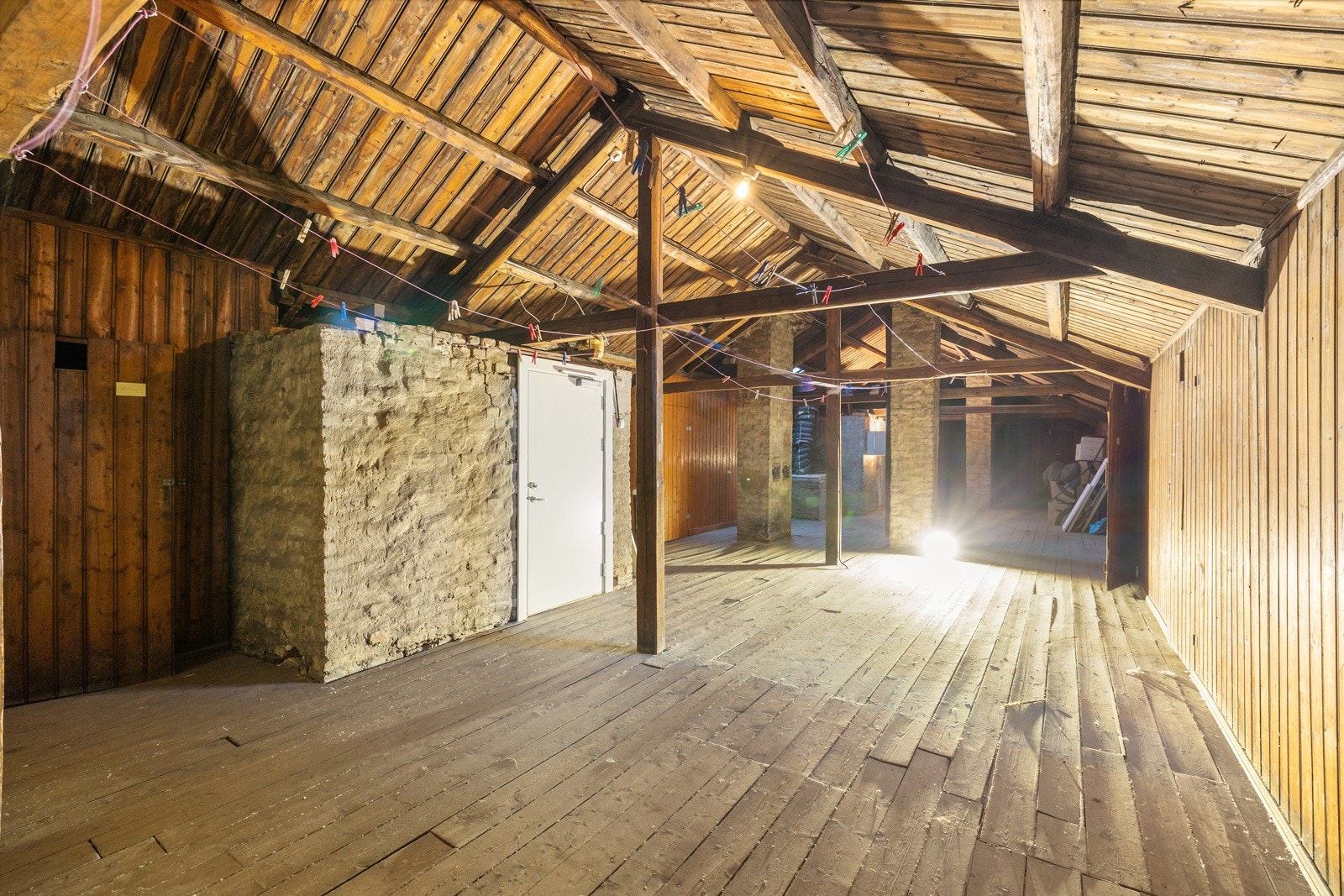 Boligen har ervervet kjøpsrett til råloftet over (gulvareal ca. 158 m²) Galleribilde