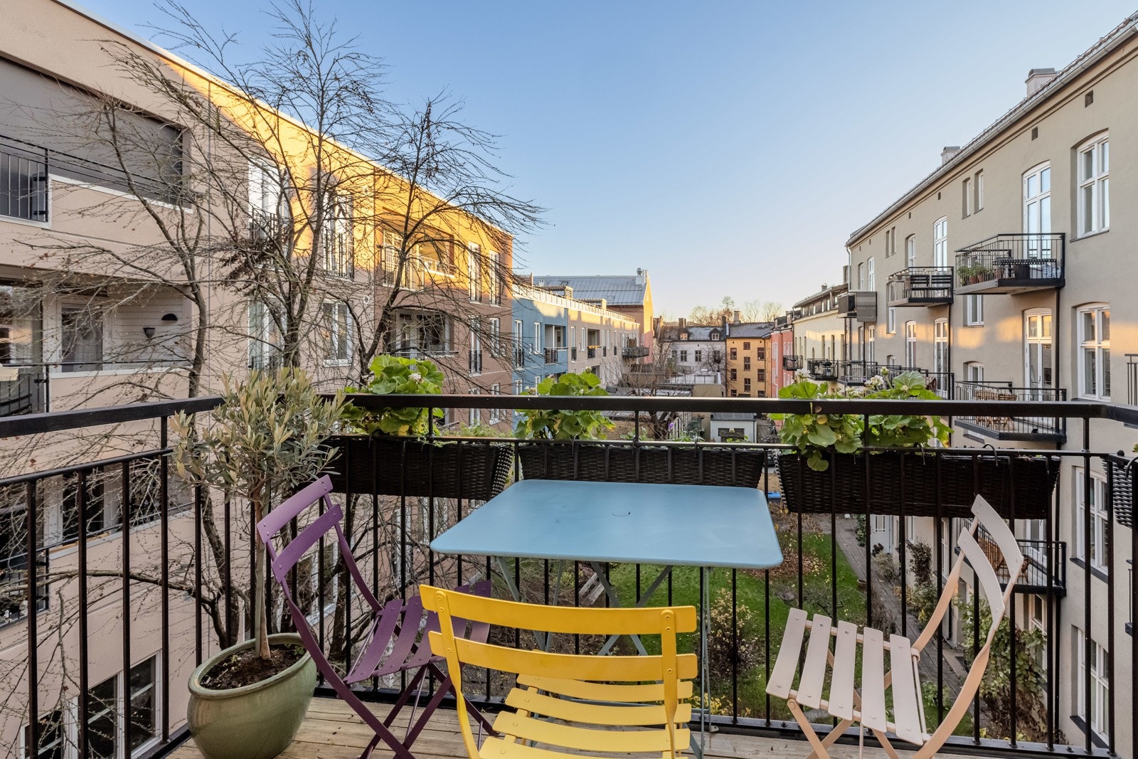 Den er på 4m² og har god plass til utemøblement, planter og lignende. Galleribilde