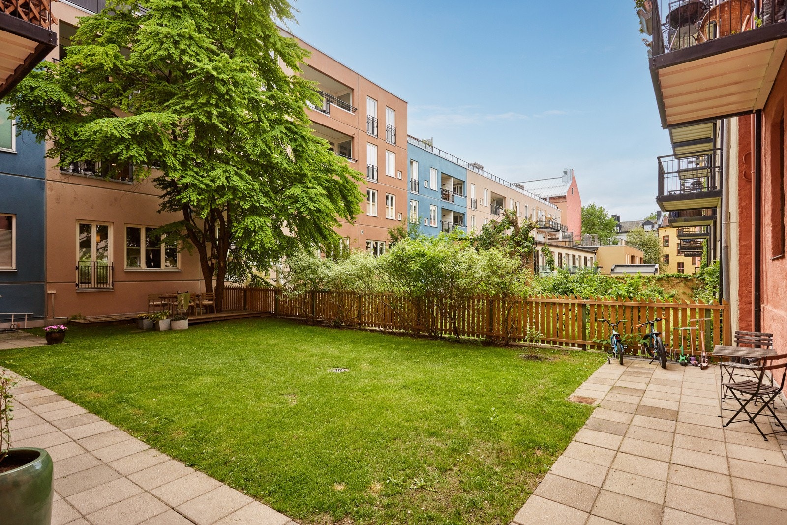 Sameiet har en sjarmerende og opparbeidet bakgård. Galleribilde