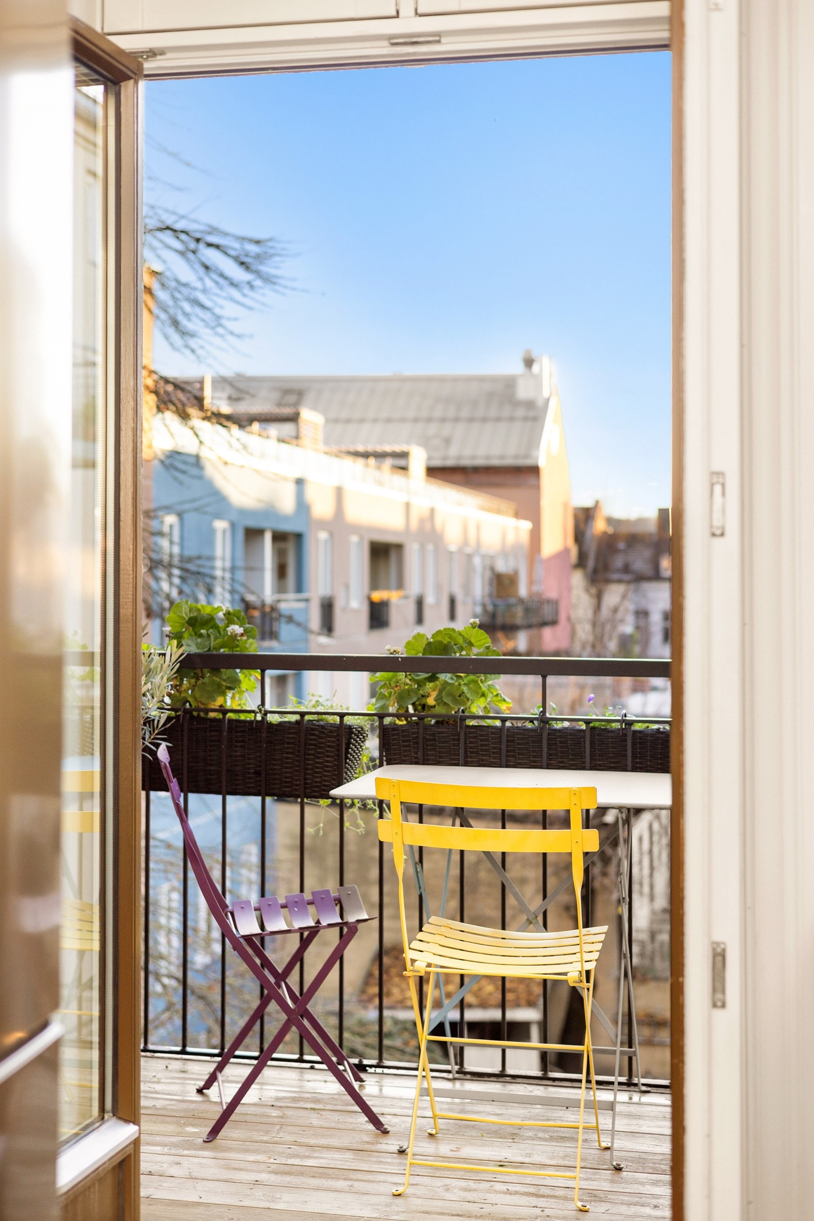 Fra kjøkkenet er det utgang til en herlig, sydvendt balkong med gode solforhold. Galleribilde