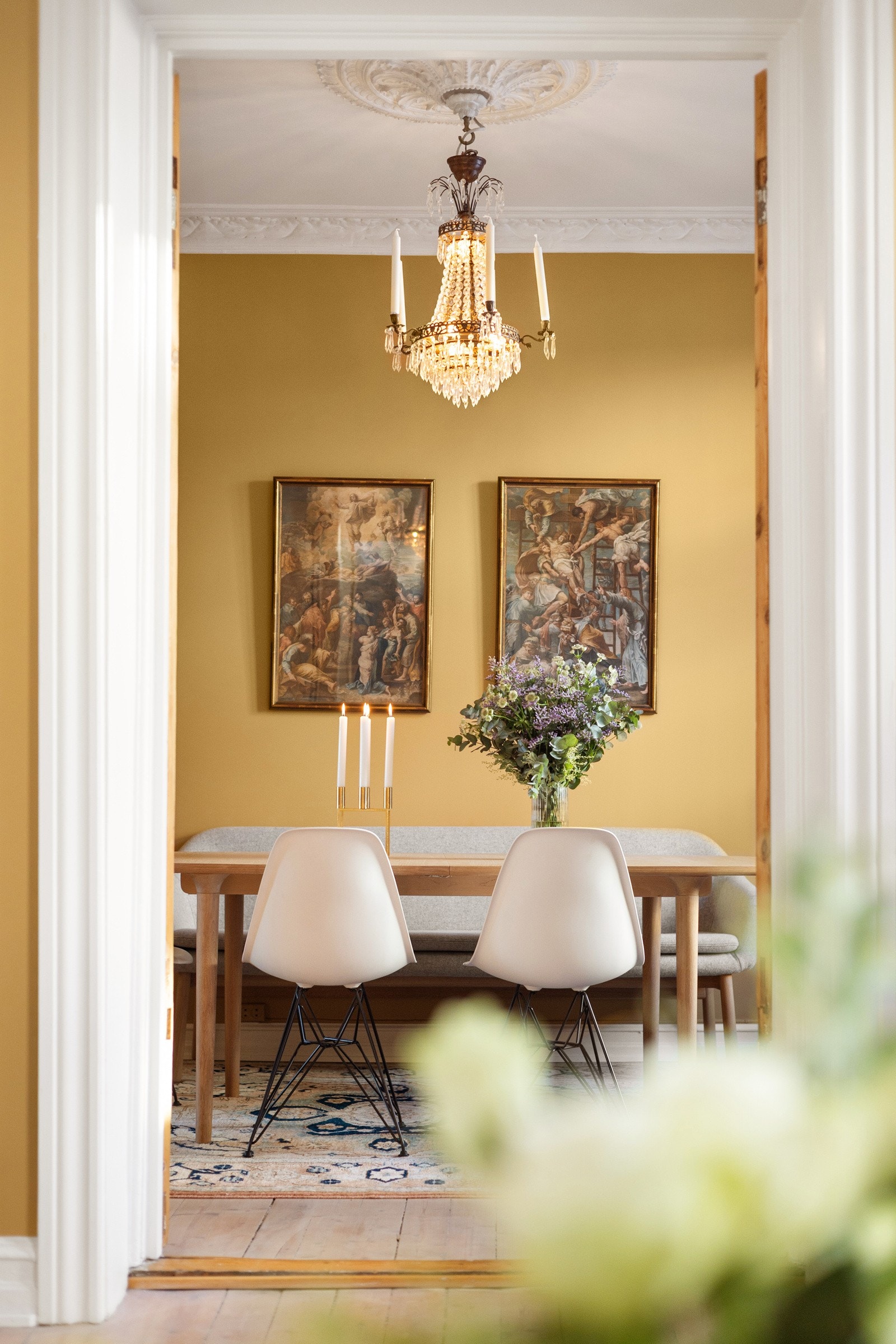 Rommet innenfor stuen brukes i dag som spisestue. Galleribilde