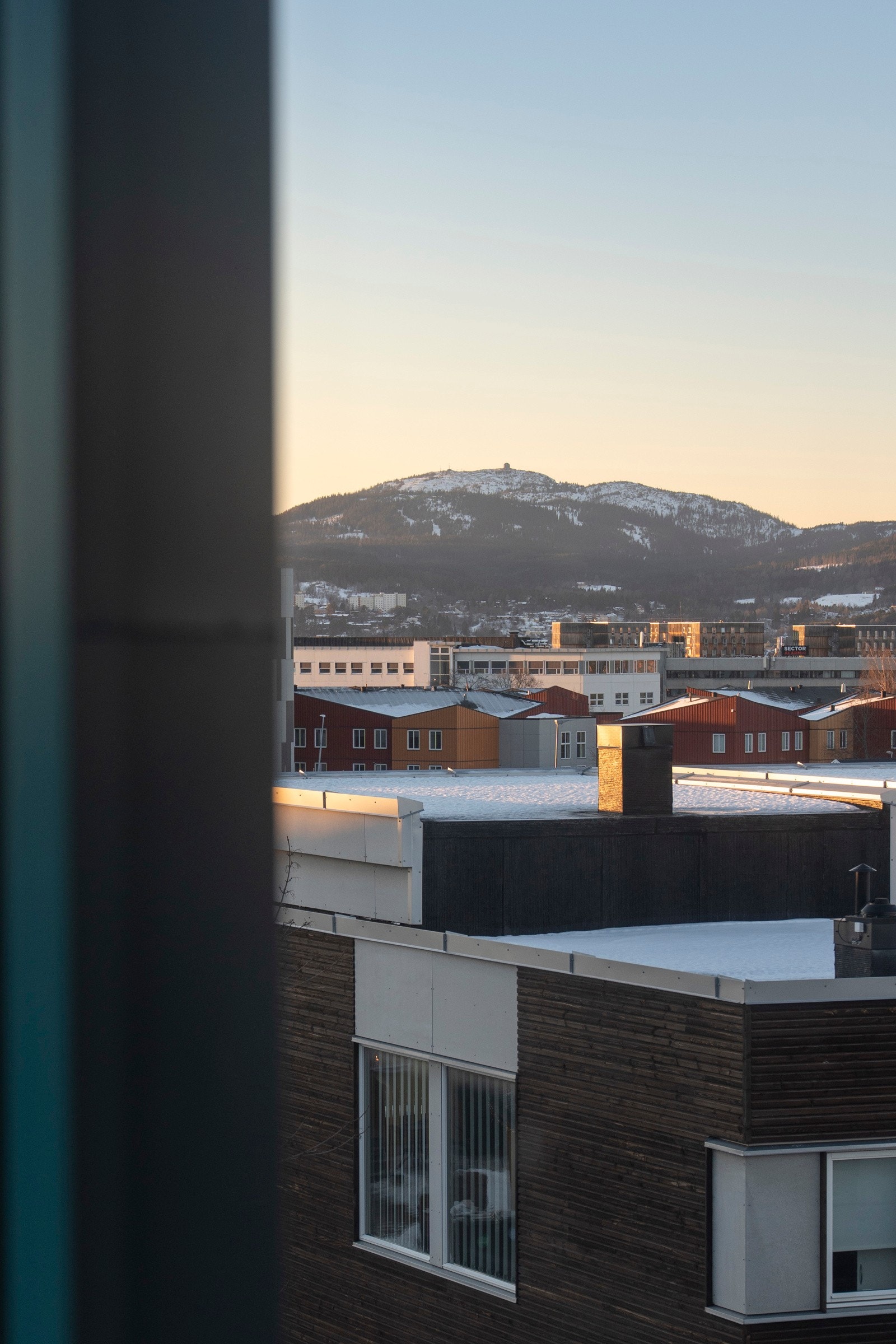 Det er også utsikt mot vesthimmelen og Gråkallen Galleribilde