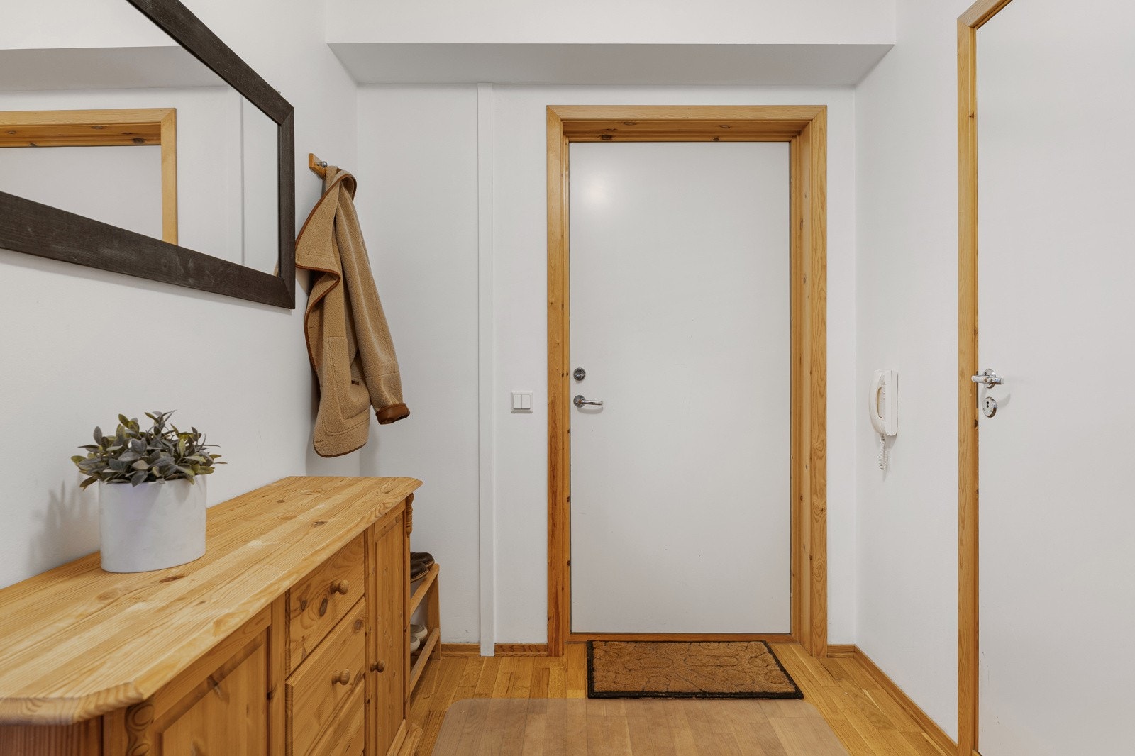 Velkommen inn til hybelavdeligen som kan leies ut for ca. kr. 13.000,- Galleribilde