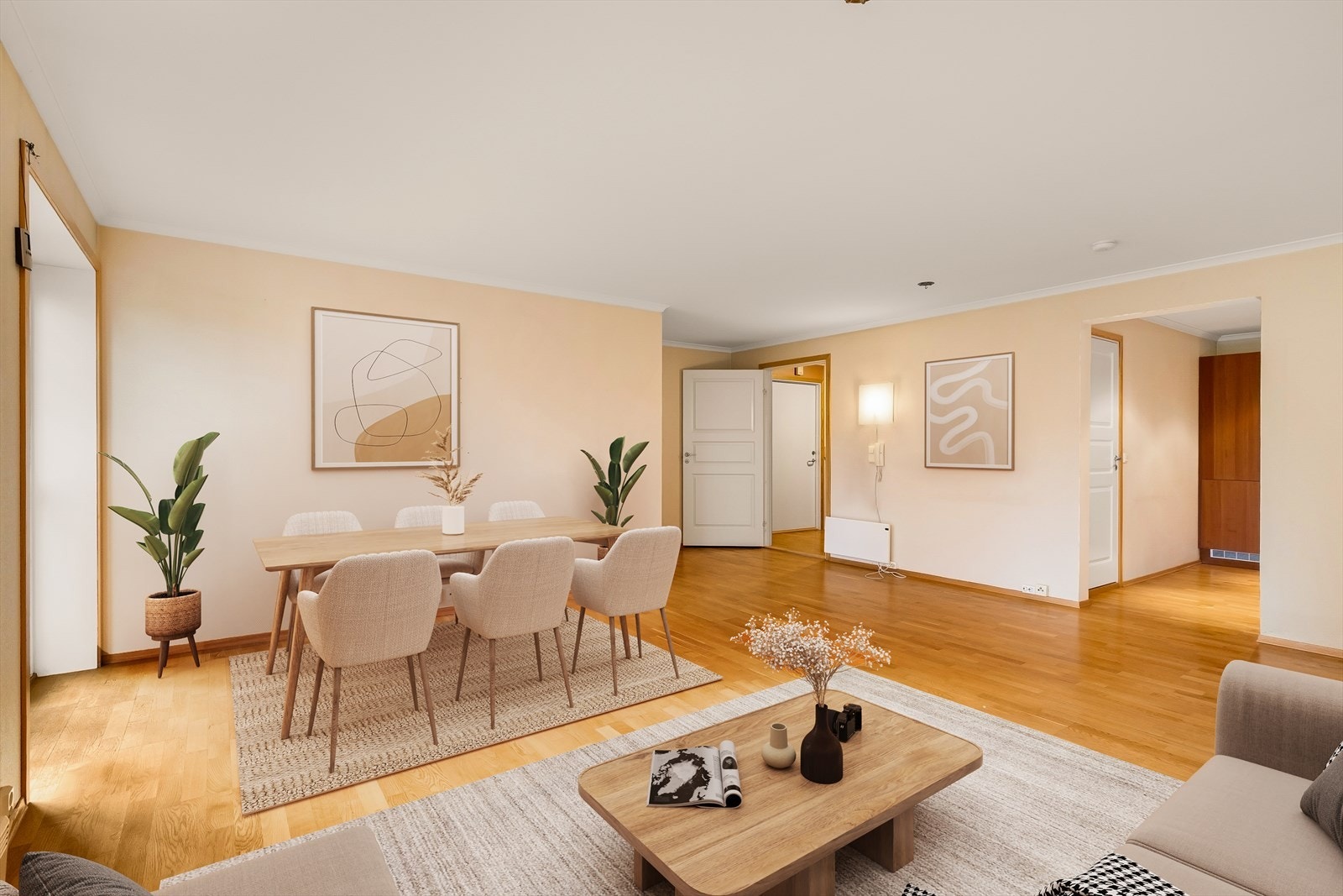 Romslig og lys stue, godt med veggplass. Innebilder er digitalt stylet Galleribilde