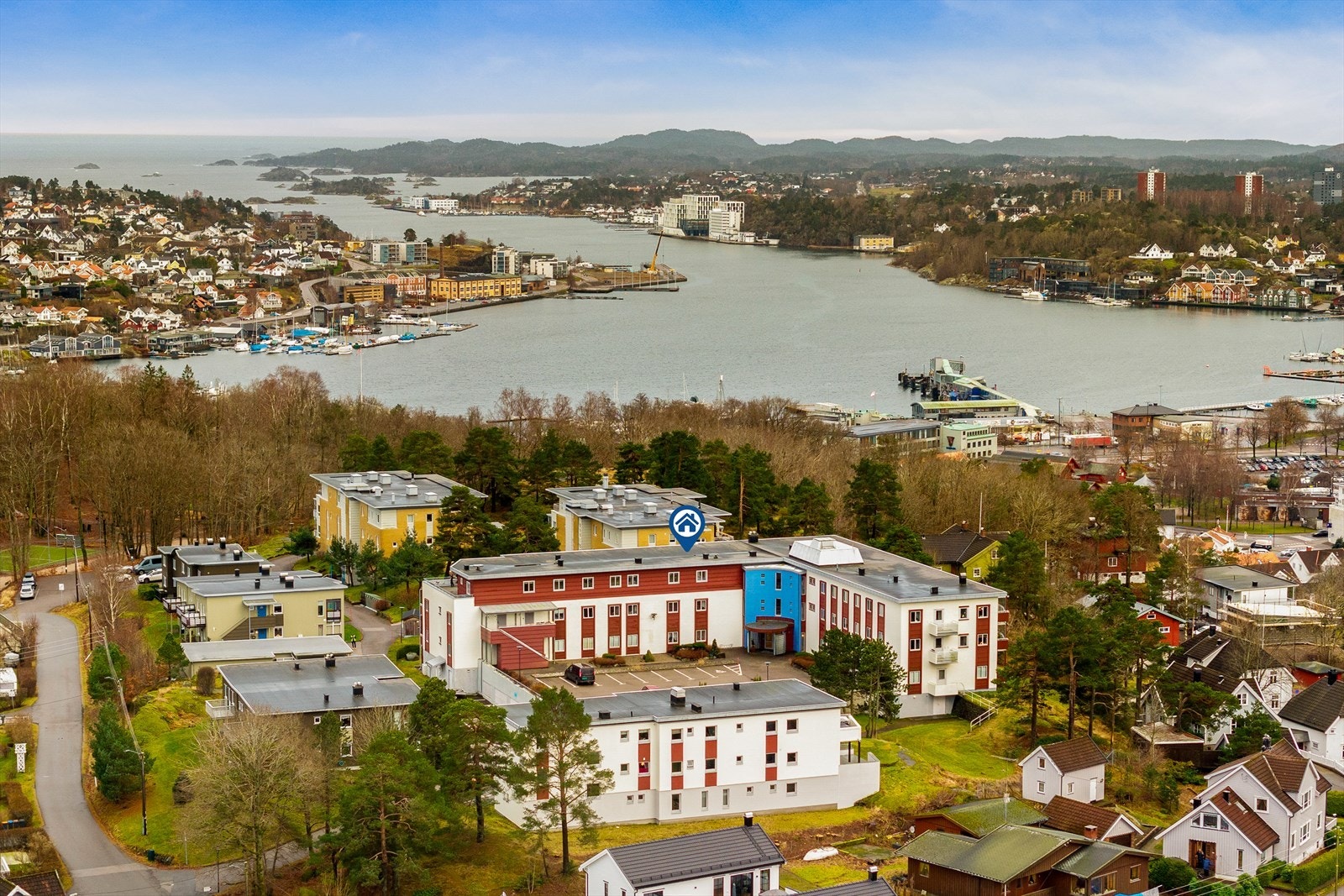 Kort vei til sentrum, havnen og alle byens sentrumsfunksjoner Galleribilde