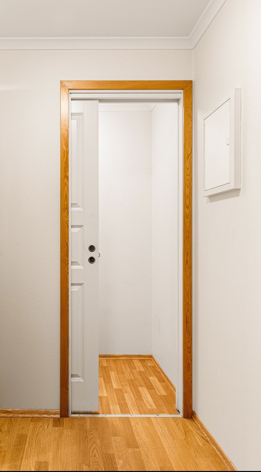 Bod med skyvedør Galleribilde