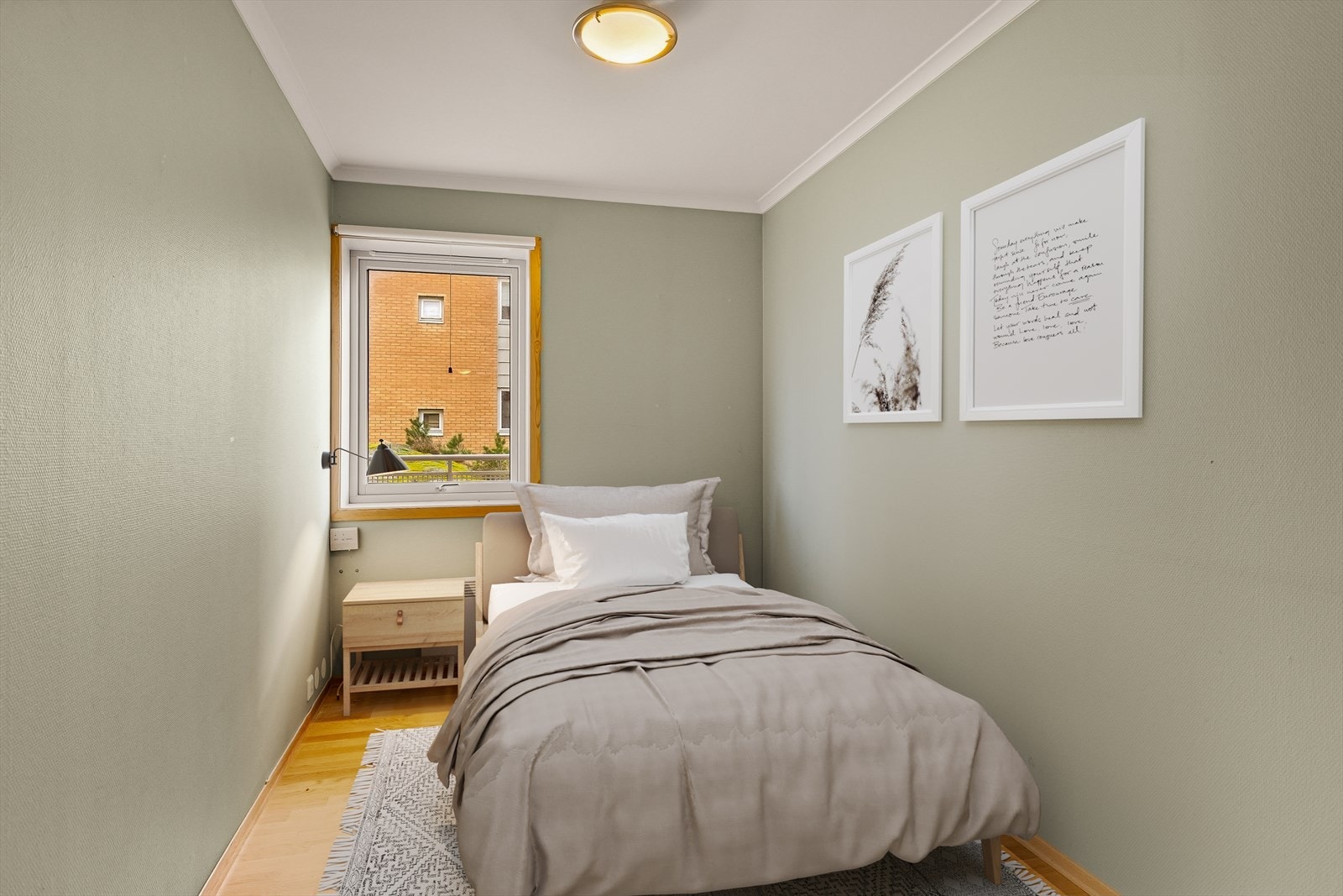 Soverom nr. 2. Eikeparkett på gulvet Galleribilde