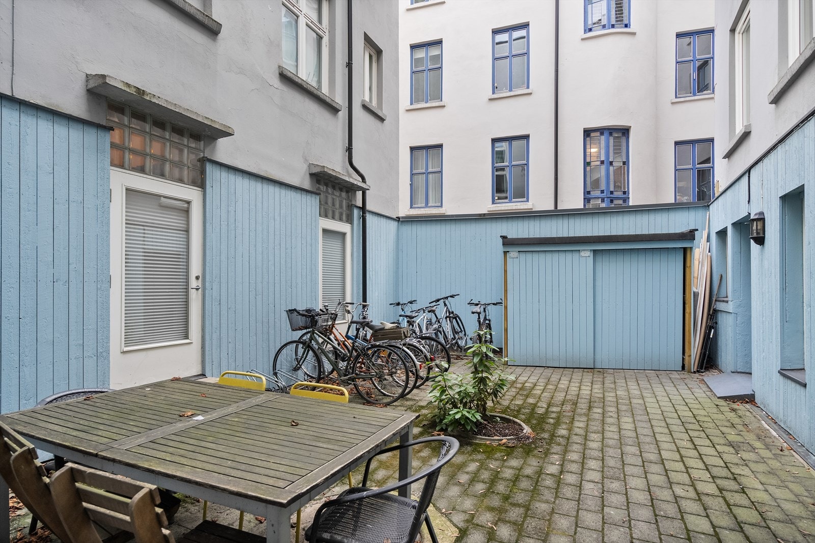 Bakgård. Wilses Gate er en blindgate, og er dermed skjermet for trafikk og støy. Galleribilde