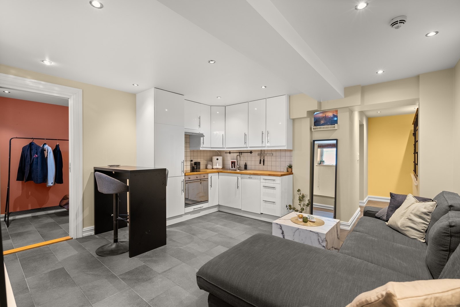 Leiligheten inneholder stue/kjøkken, bad, soverom og gang. Galleribilde