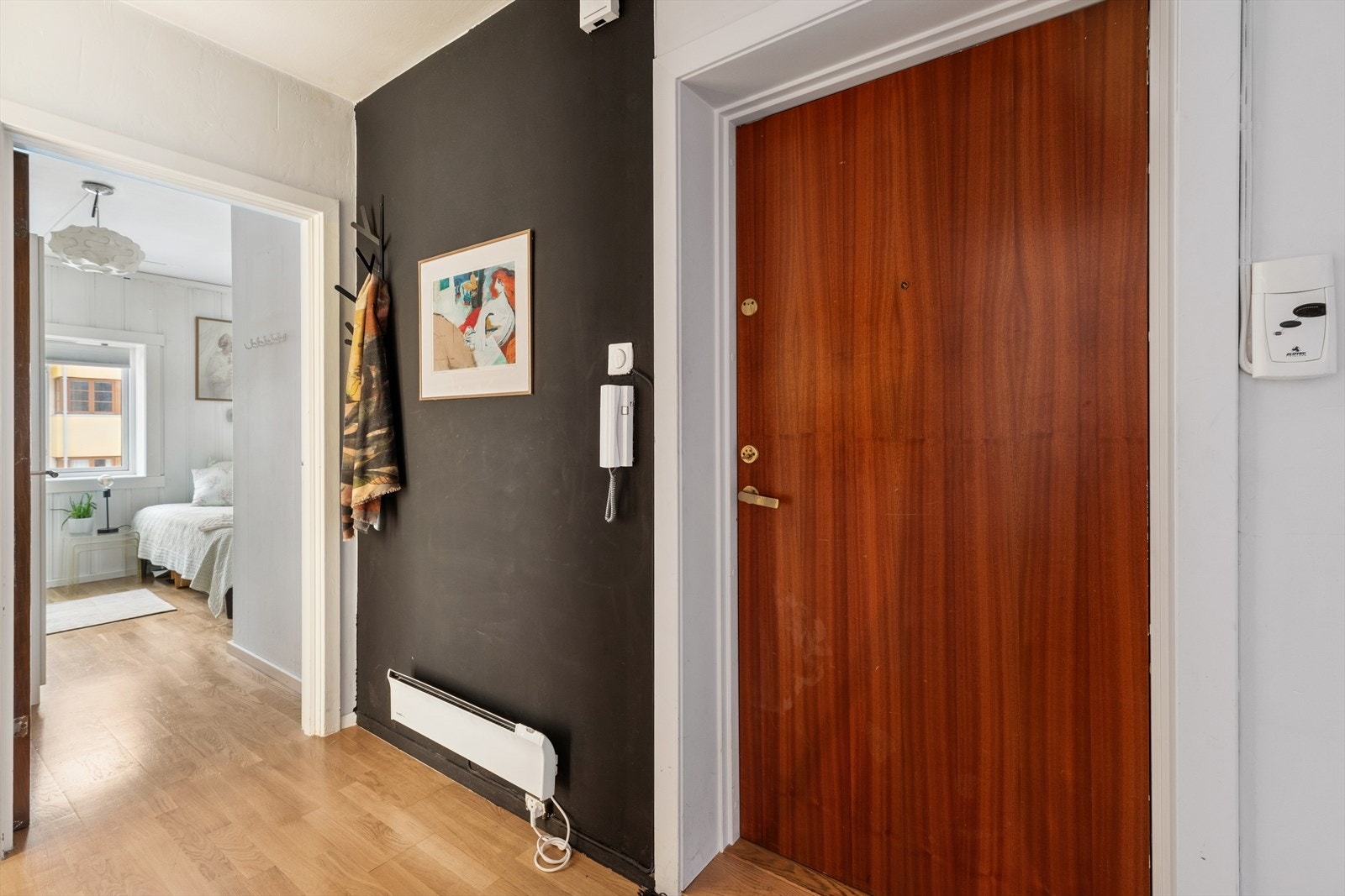 Entré med dørcalling. Velkommen inn! Galleribilde