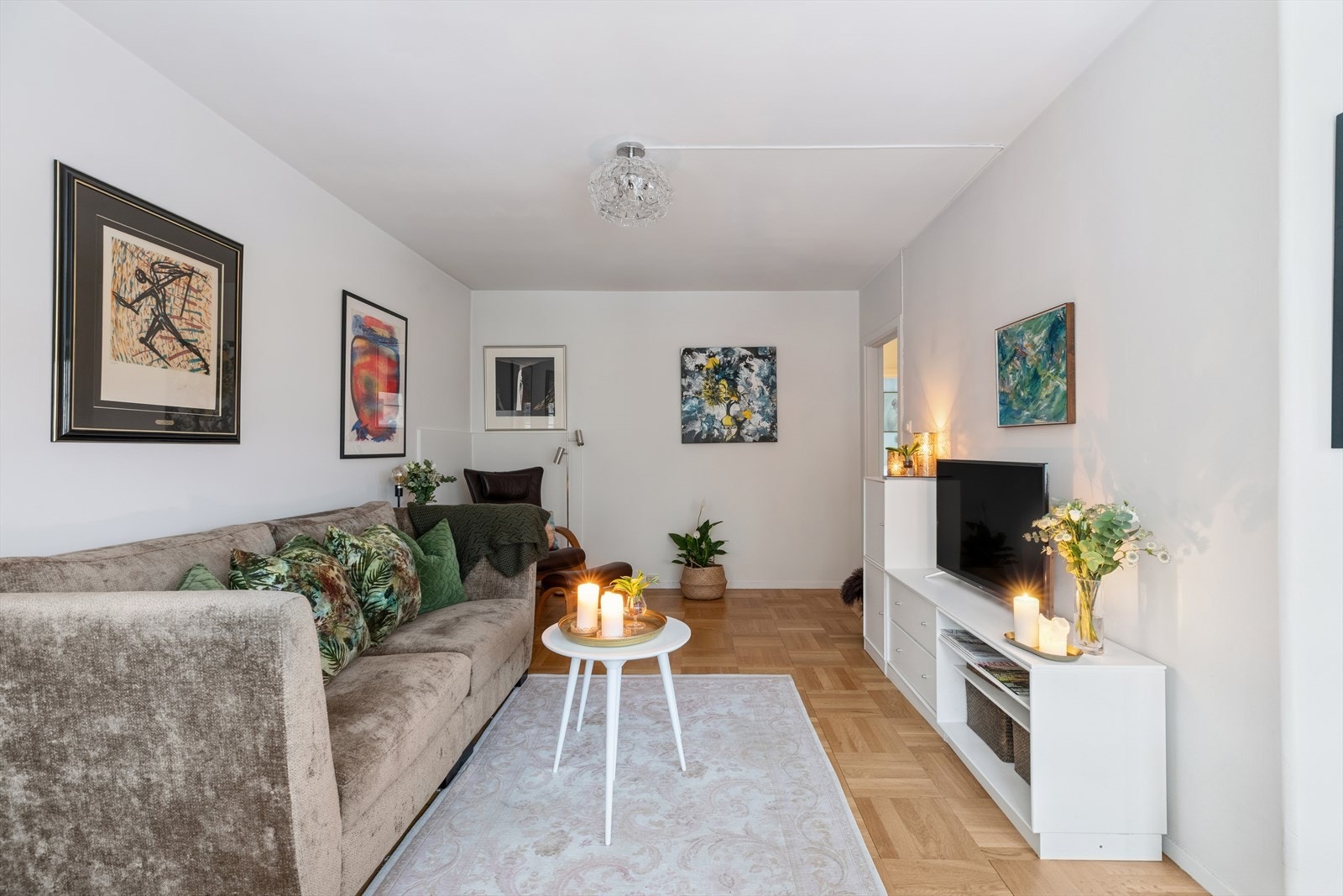 Det er pipeløp i veggen som gjør at man enkelt kan montere peis i boligen. Galleribilde