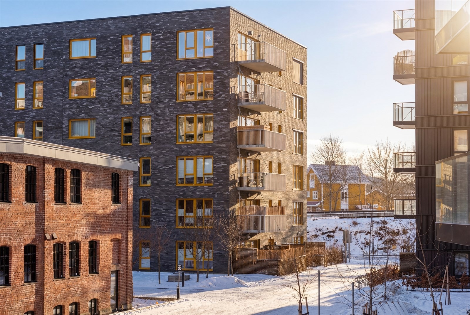 Sameiet består av 71 seksjoner fordelt på adressene Rolf Hofmos gate 6, 8 og 10. Galleribilde