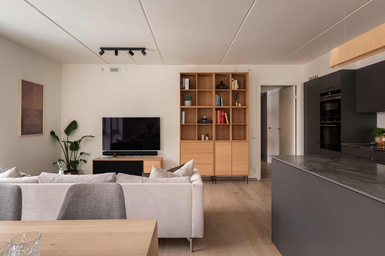 Lekker enstav eikeparkett på gulvene. Galleribilde