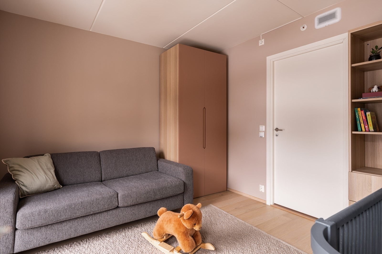 Den gode størrelsen gjør dette til et meget fleksibelt rom med mange bruksmuligheter. Galleribilde