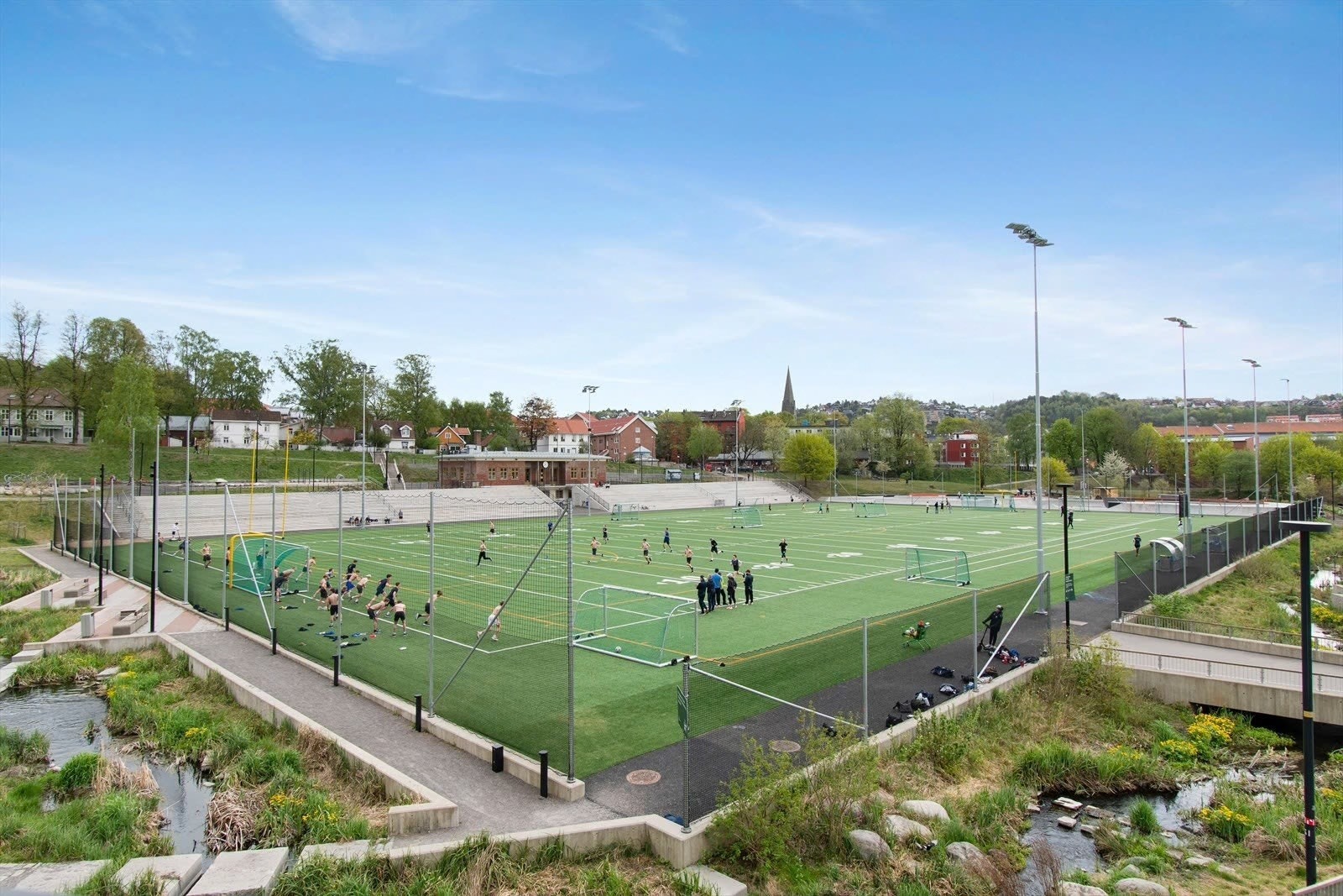 Jordal kunstgress er like i nærheten og bare noen minutters gange Galleribilde