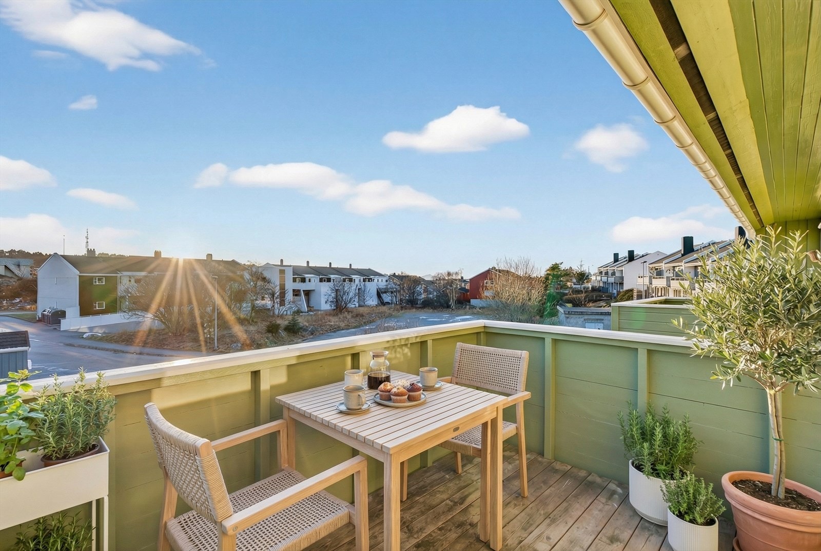 Din lokale eiendomsmegler Aleksander Faksvåg Talgø har gleden av å presentere Kariveien 8. Foto: Interiørfoto AS Galleribilde