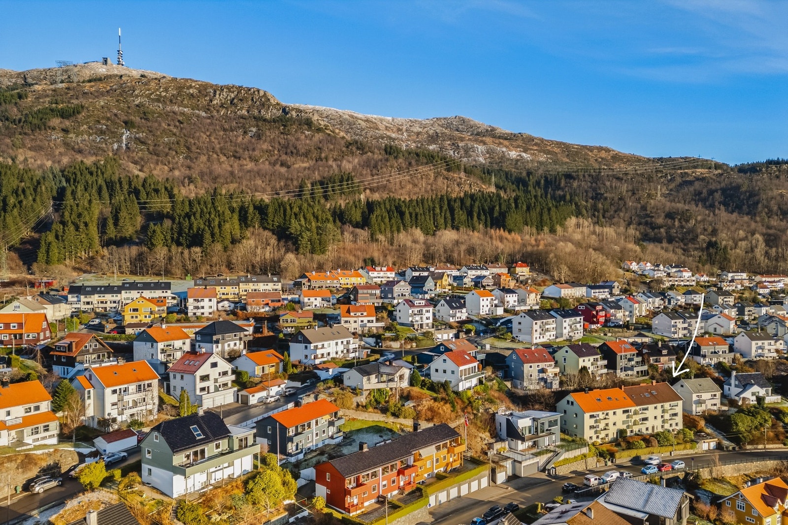 Landåstorget ligger også i nærheten og byr på blant annet langåpen og søndagsåpen butikk, bibliotek, blomsterbutikk og pizzarestaurant. Galleribilde