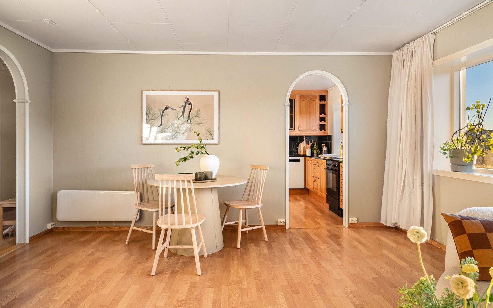 Stuen måler 25,4 m². Galleribilde