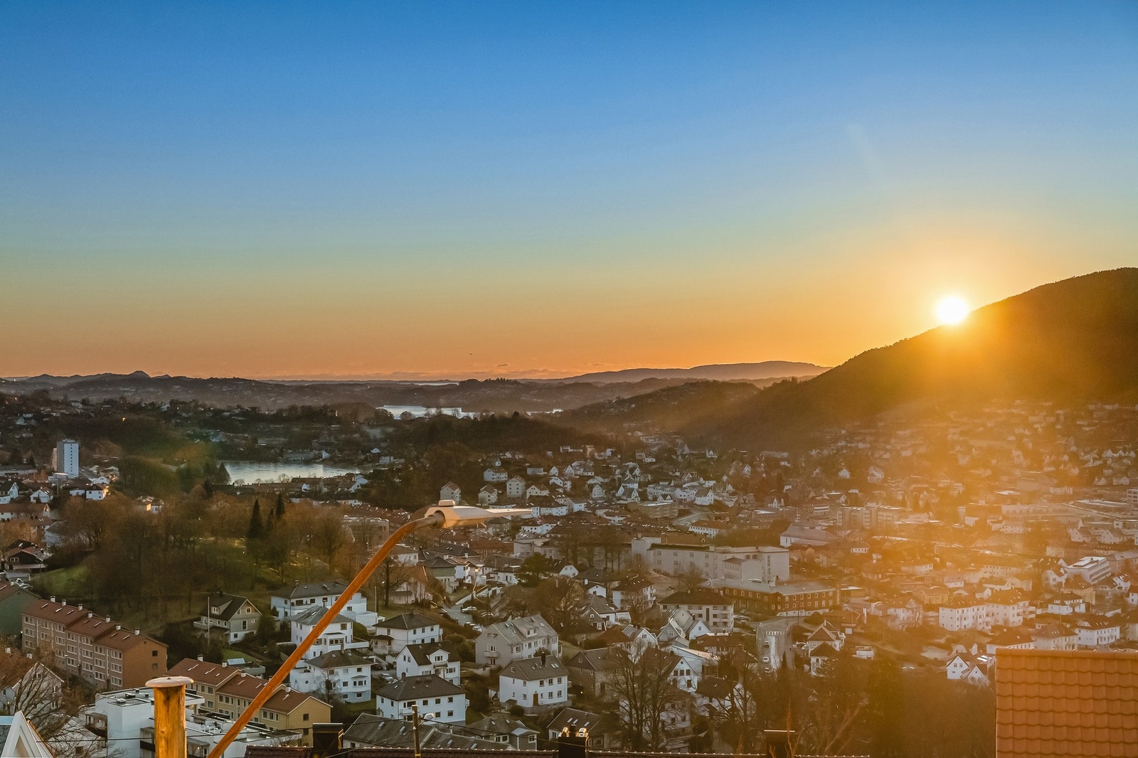 Ønsker du et bredere utvalg finner du Sletten senter innen cirka 6 minutters kjøring. Galleribilde