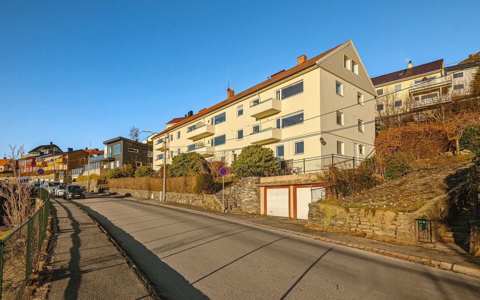 Parkering i egen garasje. Galleribilde