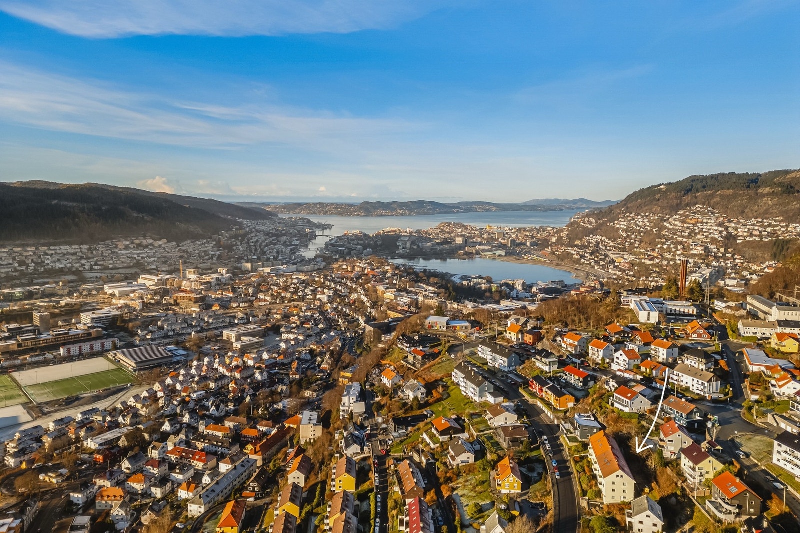 For hverdagshandelen er det kort gangavstand til flere dagligvarebutikker. Galleribilde