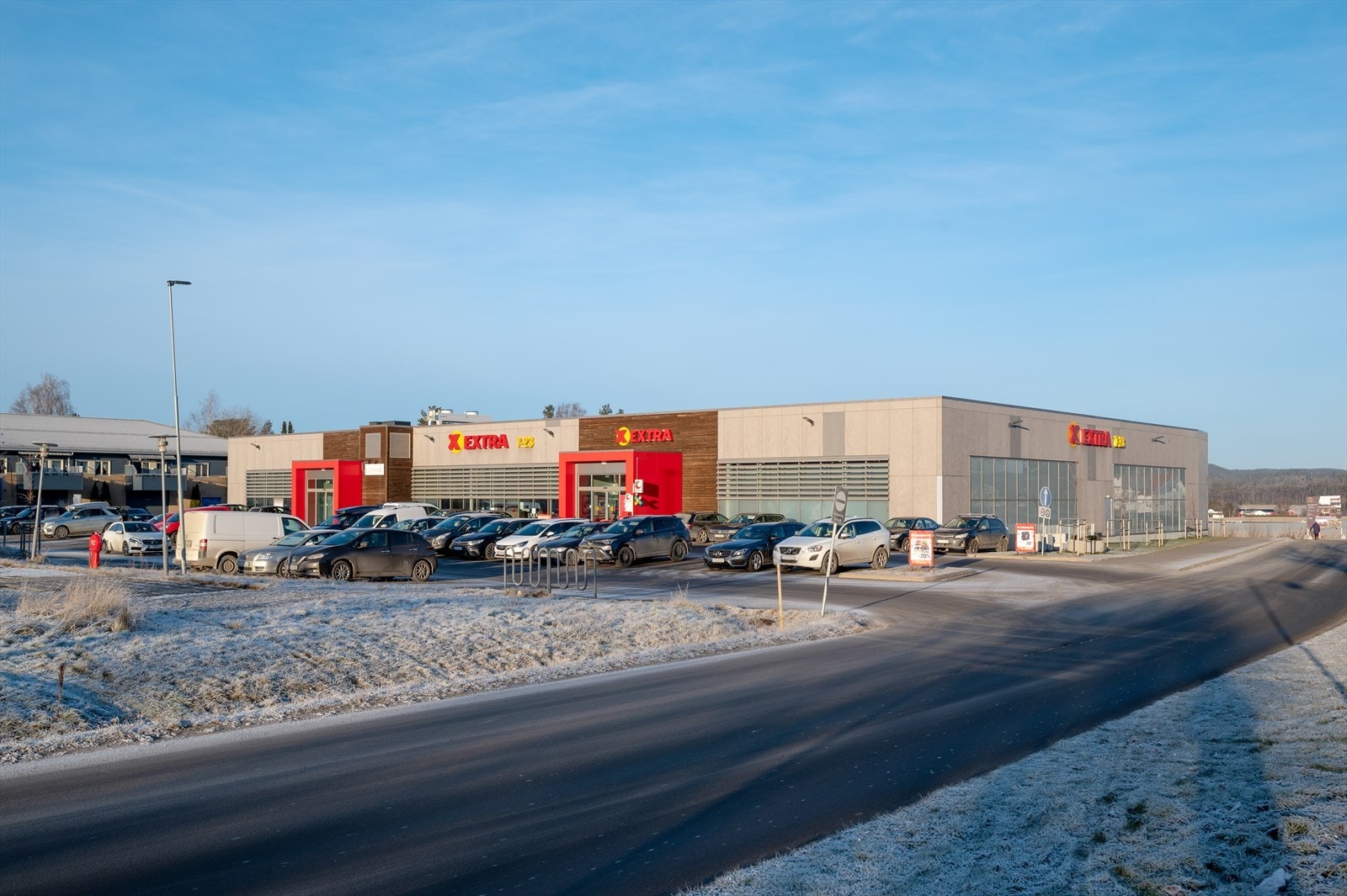 Vi har et godt utvalg av dagligvarebutikker i sentrum av Aursmoen - med Coop Extra, Rema 1000 og Kiwi som ligger inne på senteret. Galleribilde