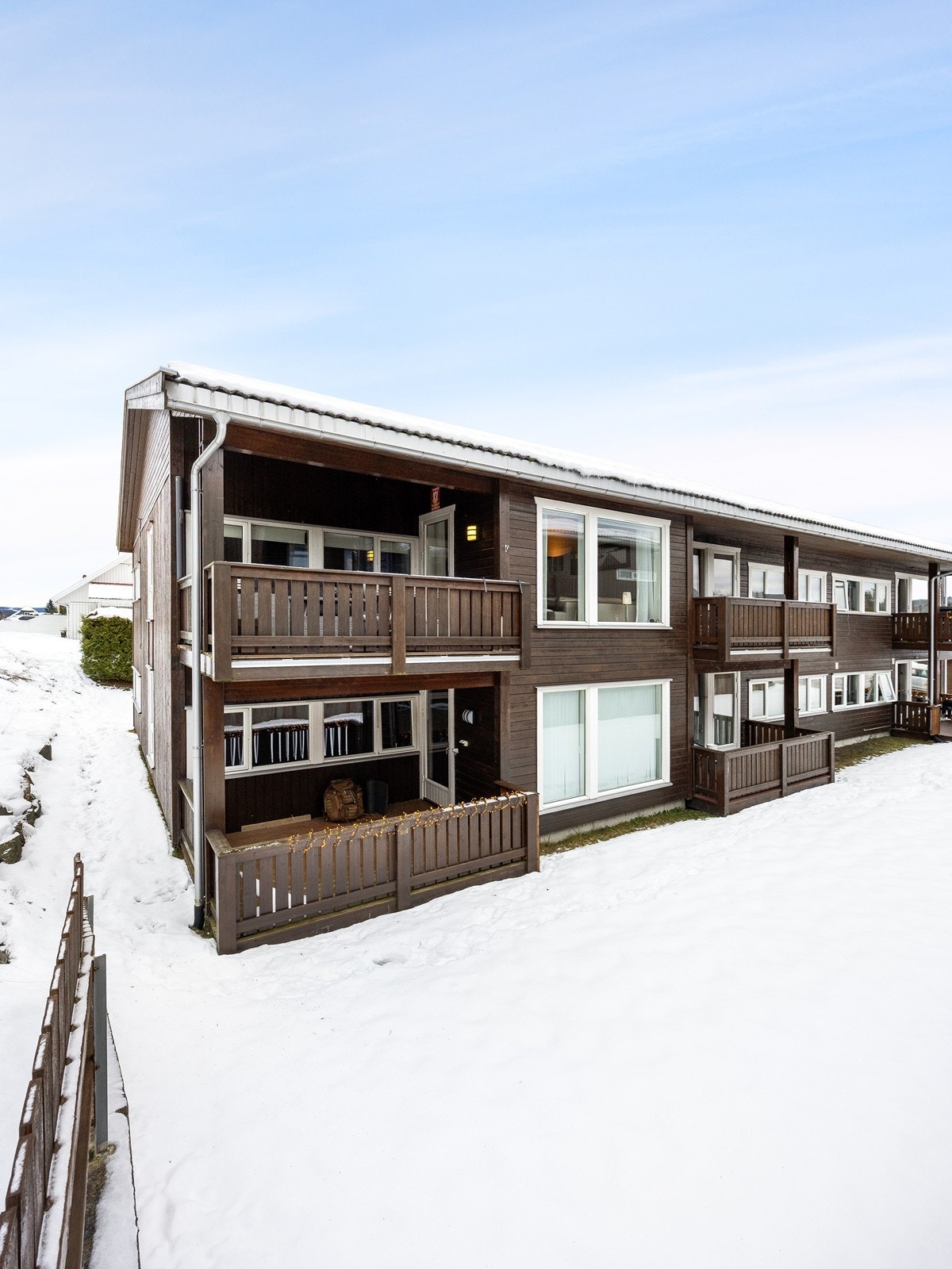 Balkongen er vestvendt og har et areal på ca. 11 kvm. Galleribilde