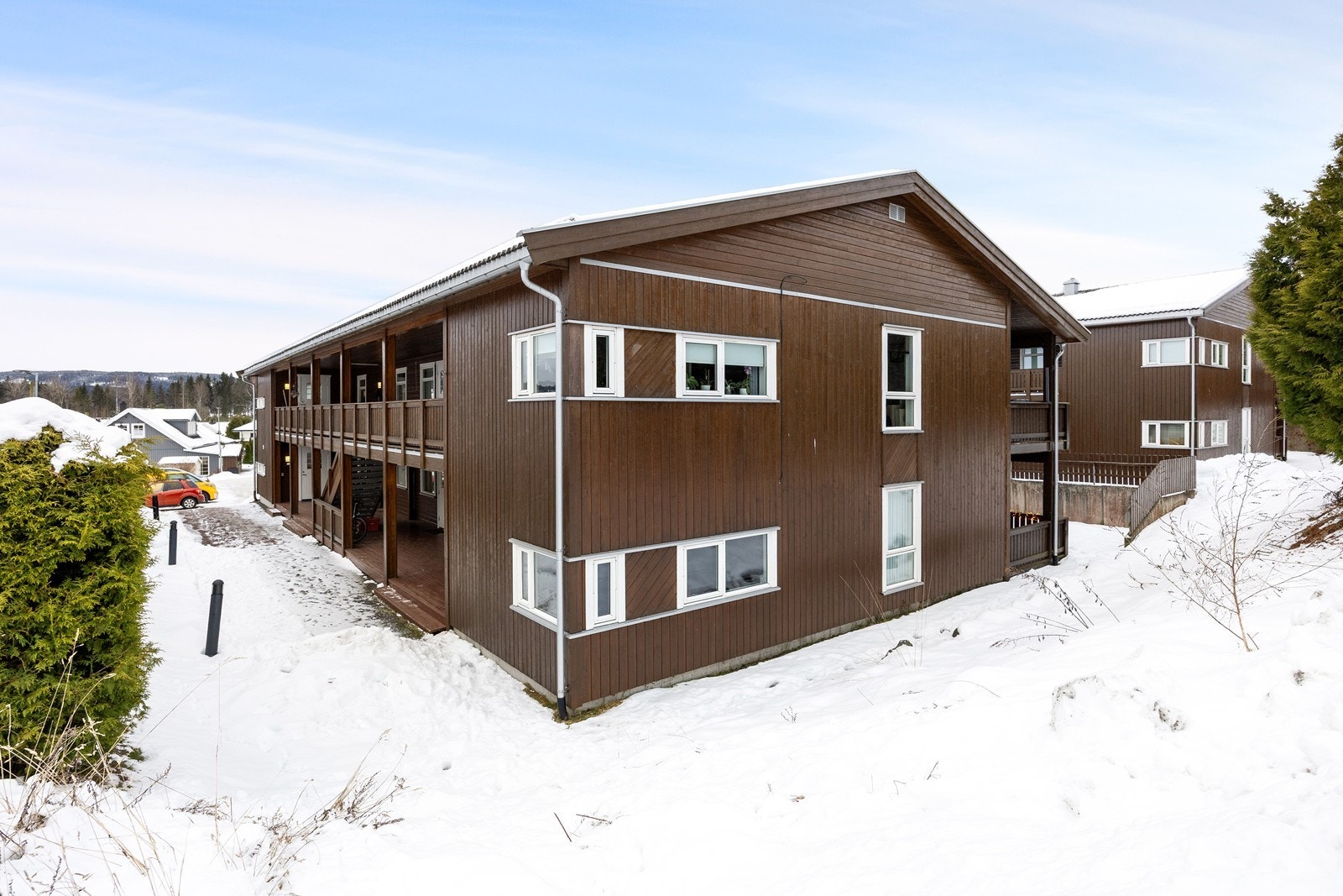 Området har gangavstand til alle sentrumsfasiliteter som skole, barnehage, daglige servicetilbud mm. Galleribilde