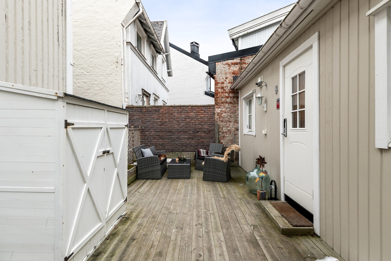 Plattingen er per definisjon fellesareal. Etter avtale med sameiet disponerer leiligheten et eget uteareal på rundt 8 kvm. Galleribilde