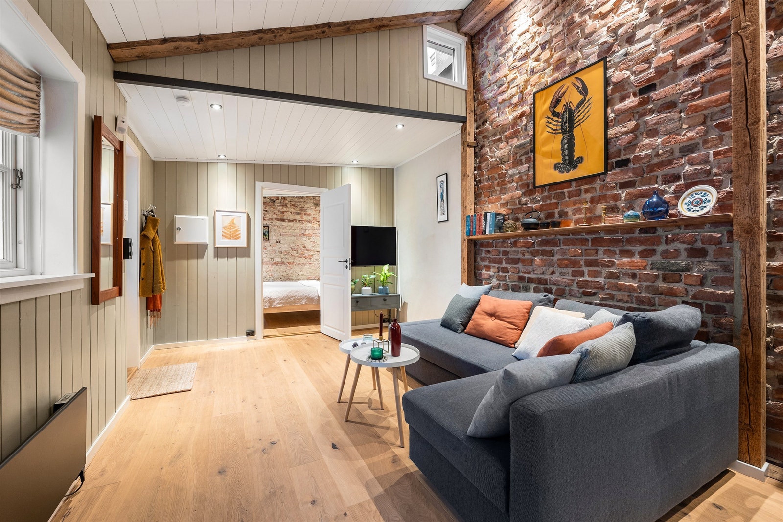 Leiligheten ble etablert og innredet i sin nåværende form i 2021, men har røtter helt tilbake til 1904 da bygget først ble oppført. Galleribilde