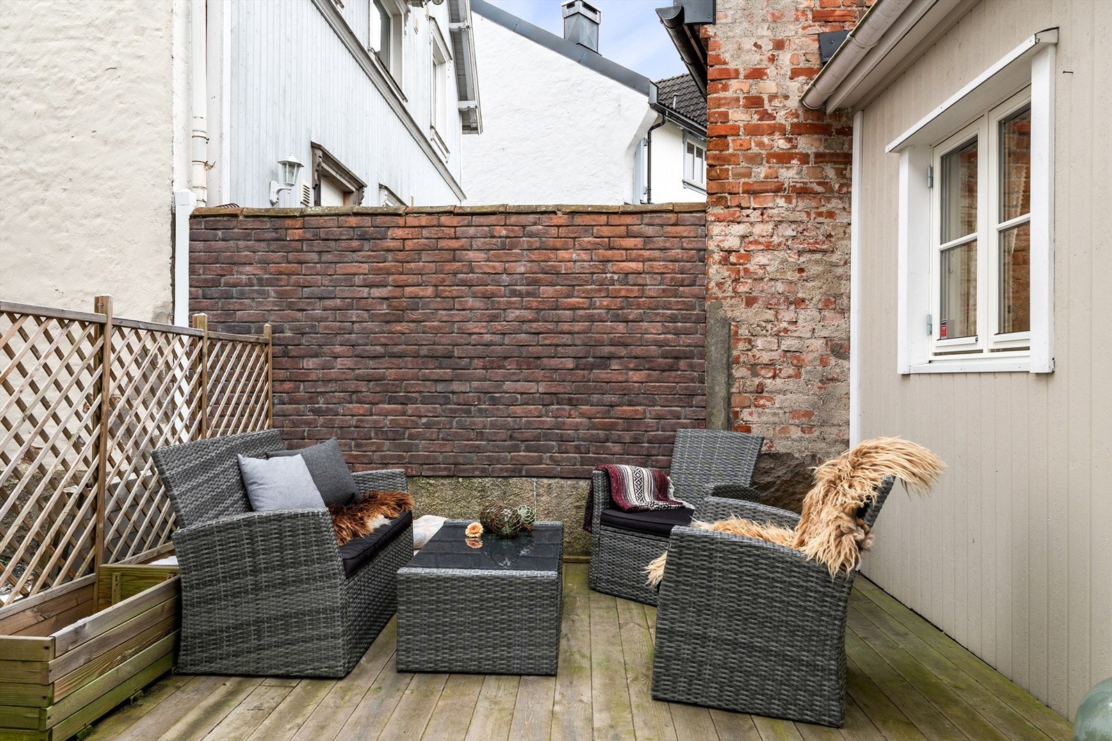 Sommerstid titter solen ned til plattingen midt på dagen. Galleribilde